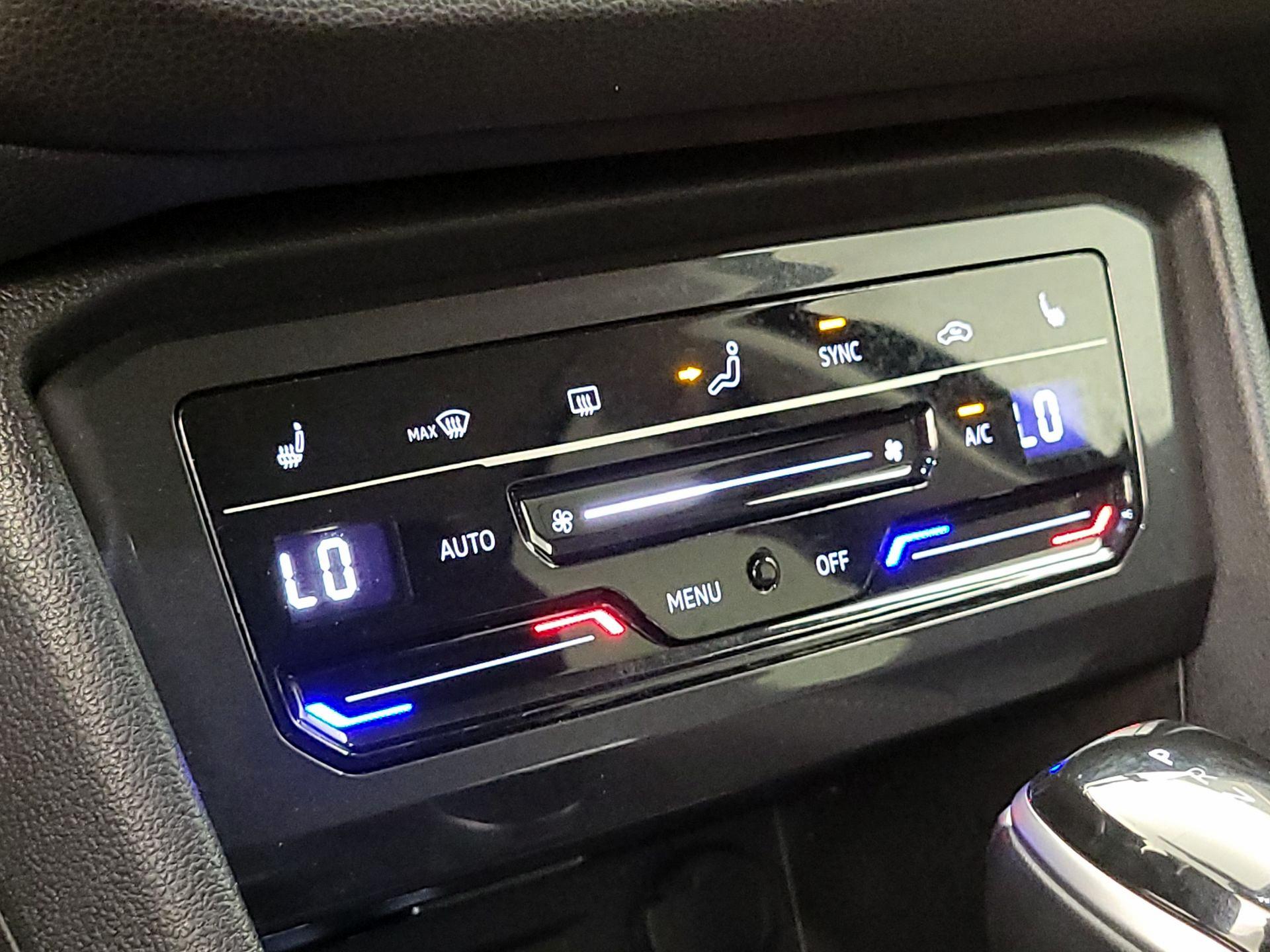 Thumbnail: 2024 Volkswagen Tiguan - 16