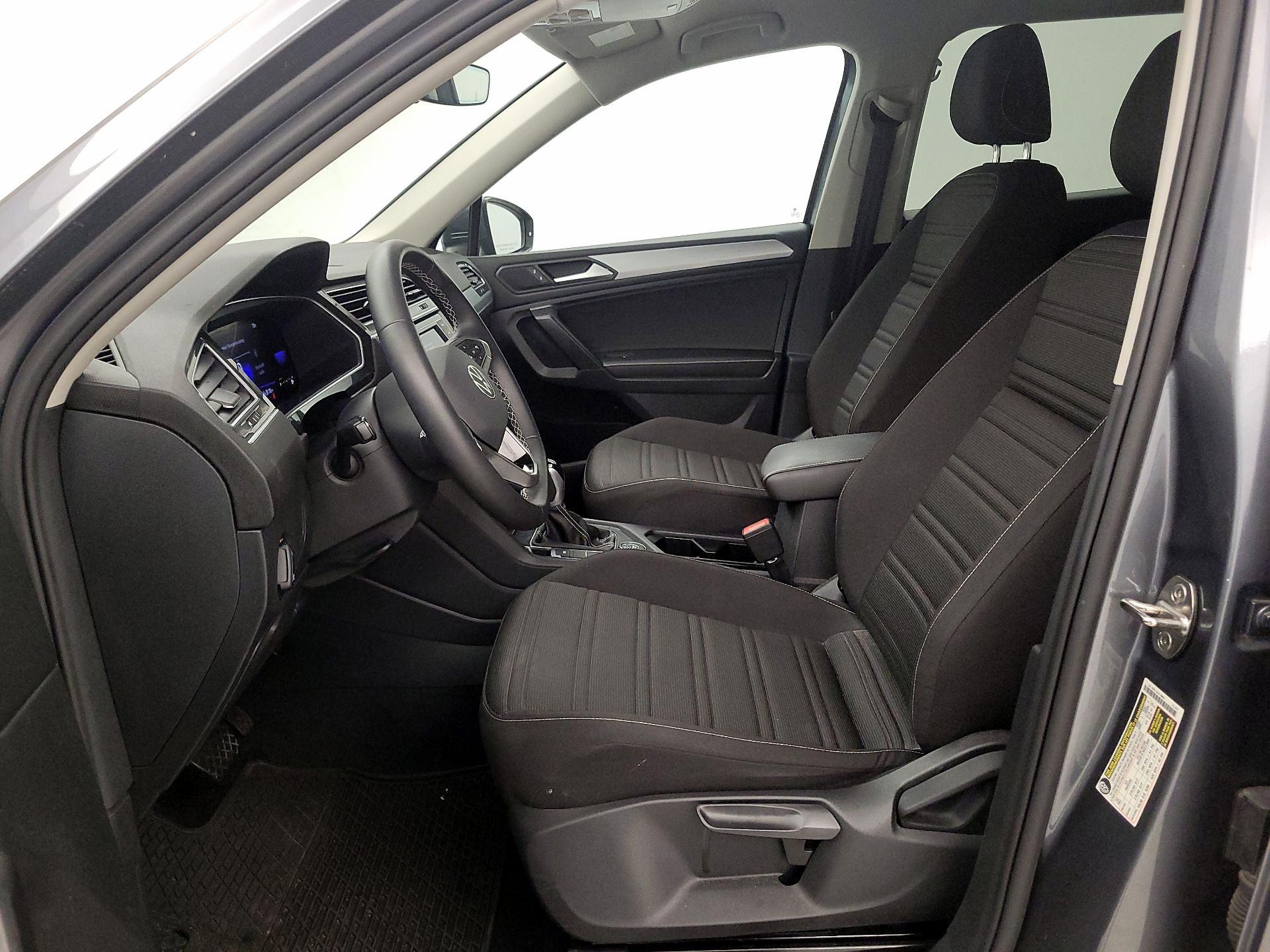 Thumbnail: 2022 Volkswagen Tiguan - 11