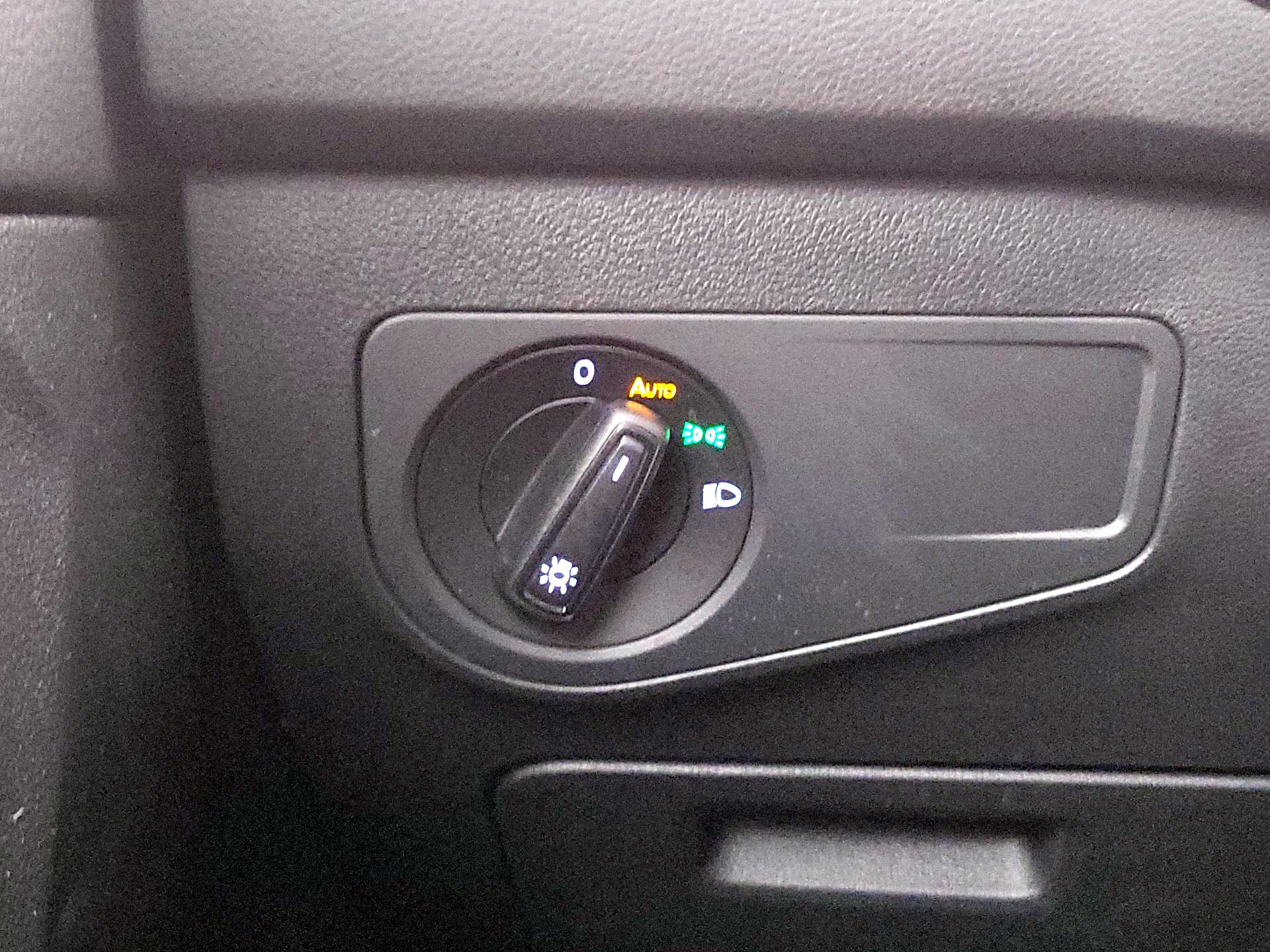 Thumbnail: 2022 Volkswagen Tiguan - 13