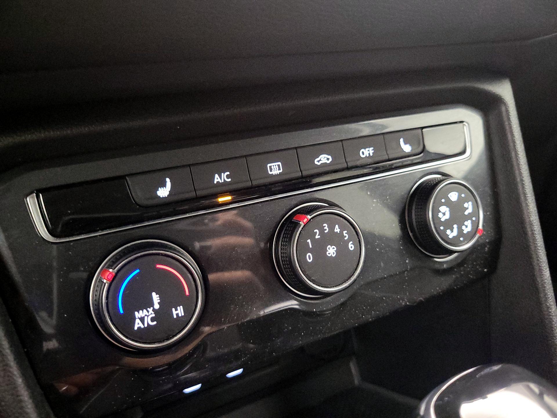 Thumbnail: 2022 Volkswagen Tiguan - 16