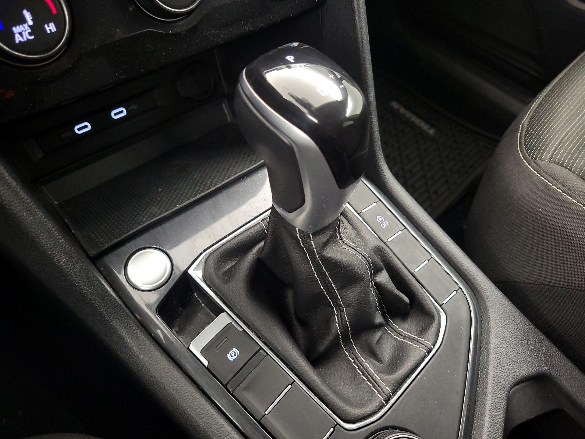 Thumbnail: 2022 Volkswagen Tiguan - 17