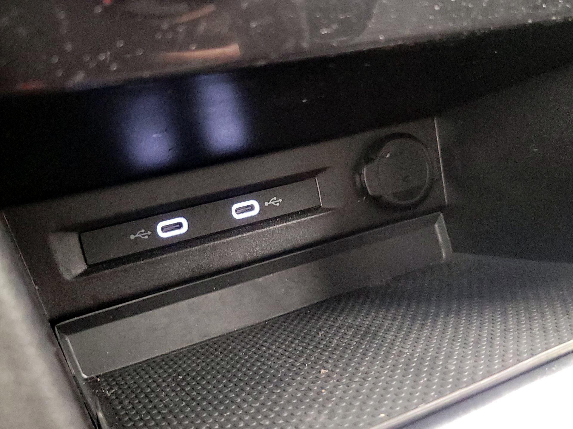 Thumbnail: 2022 Volkswagen Tiguan - 18