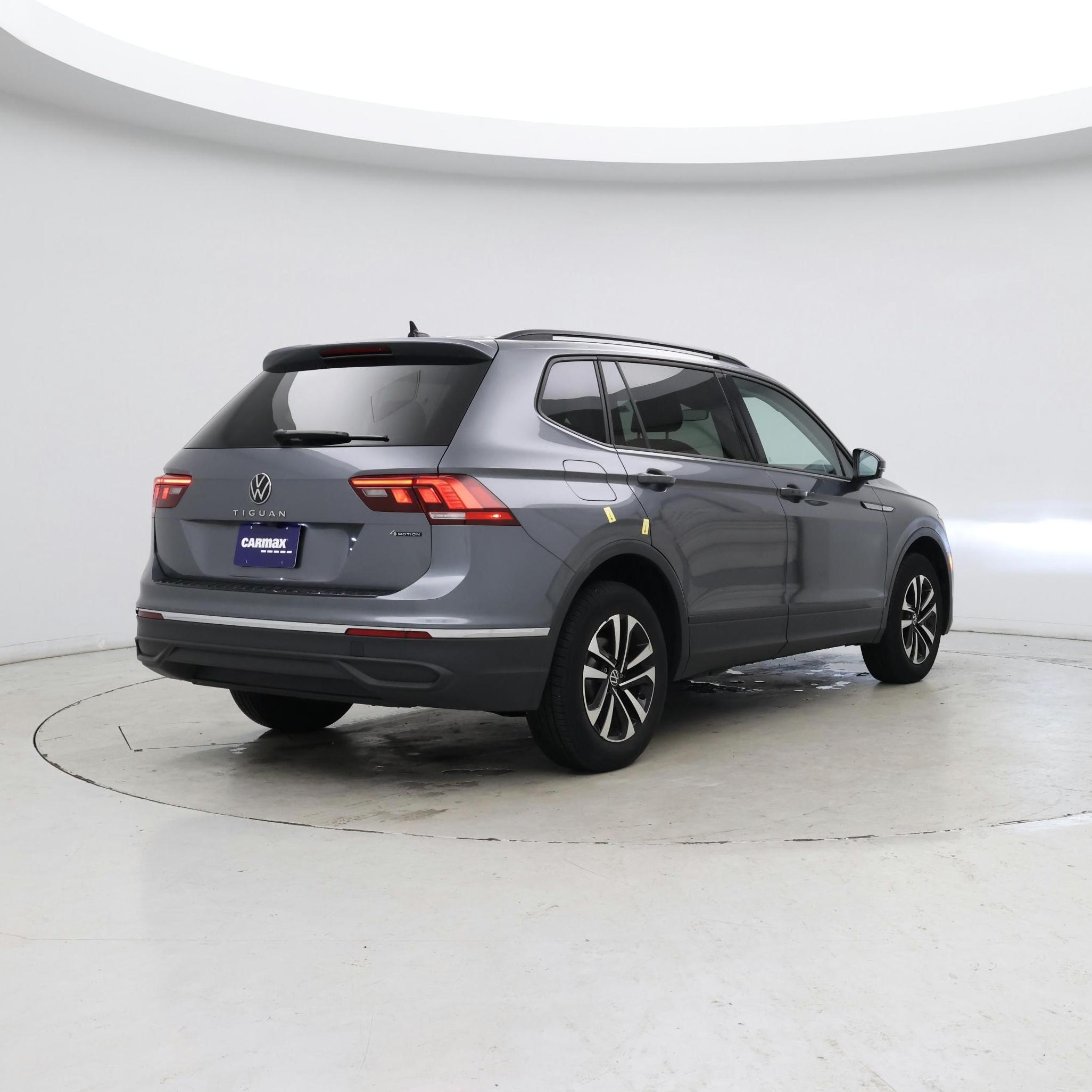 Thumbnail: 2022 Volkswagen Tiguan - 8