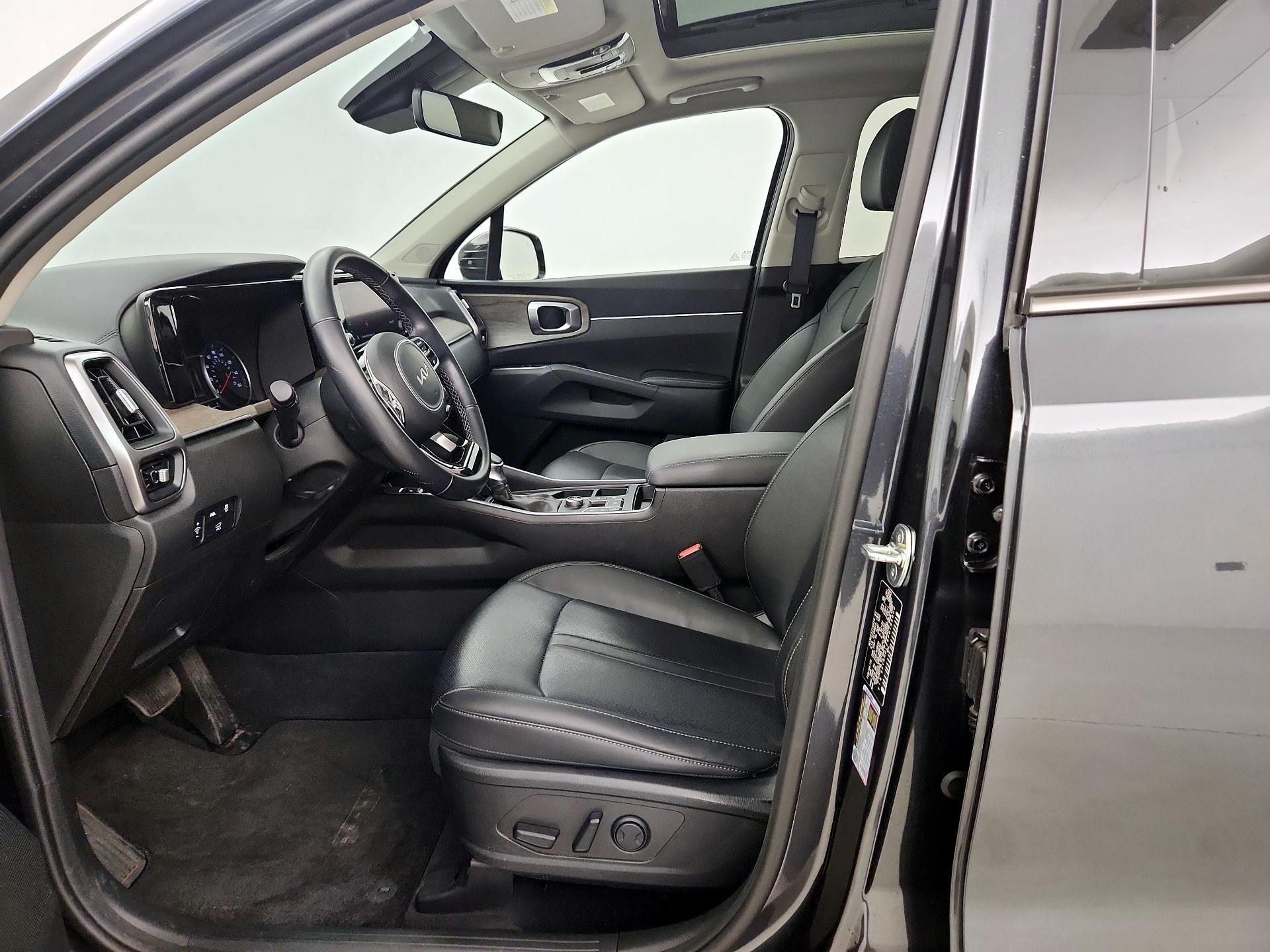 Thumbnail: 2023 Kia Sorento - 9