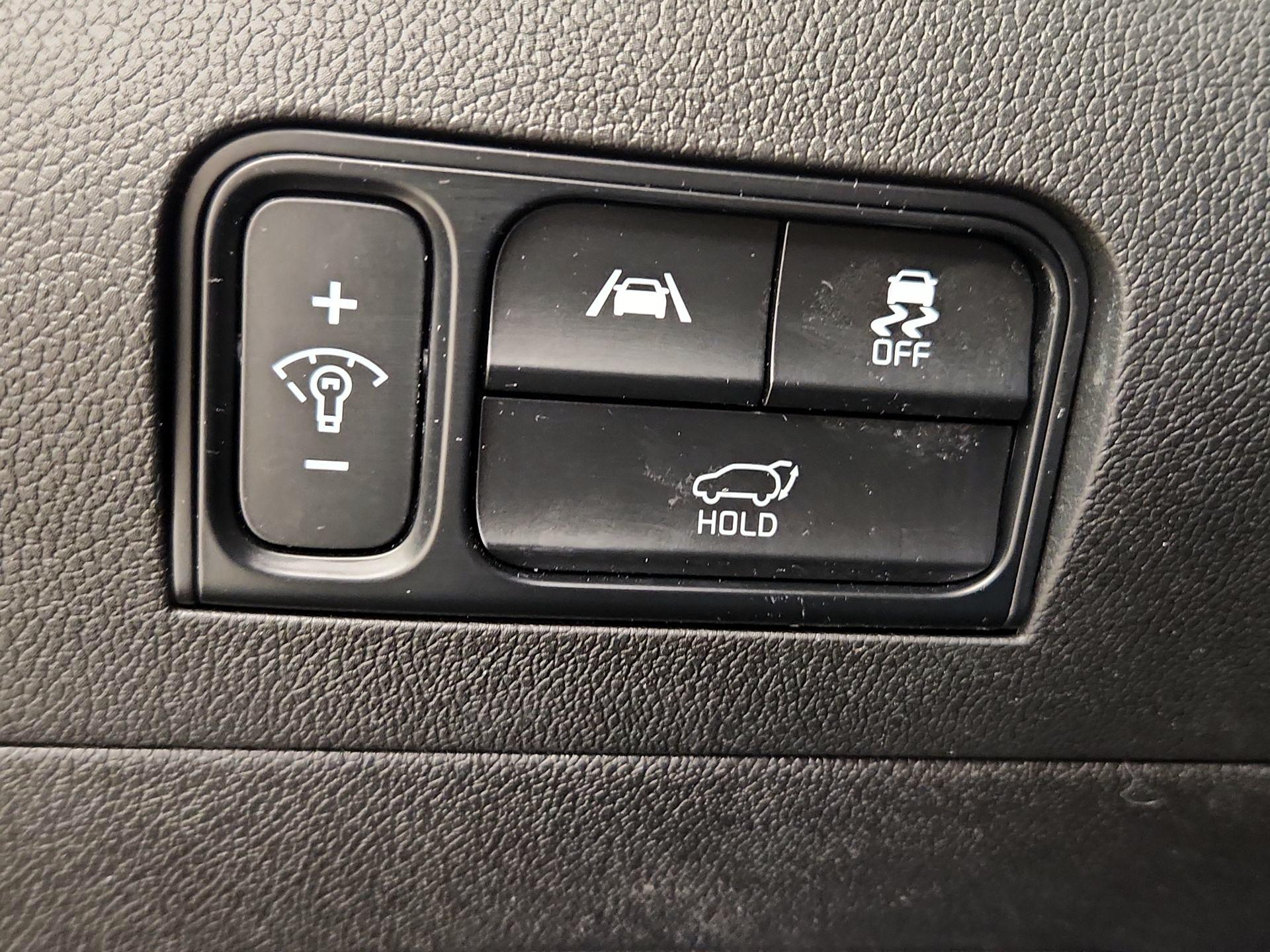 Thumbnail: 2023 Kia Sorento - 11