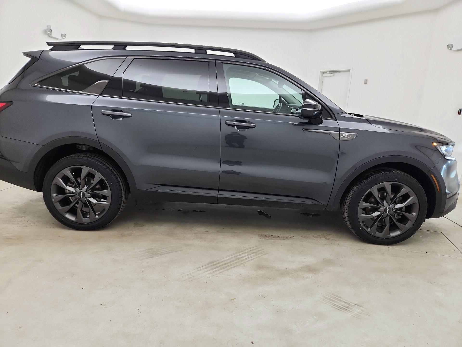 Thumbnail: 2023 Kia Sorento - 4