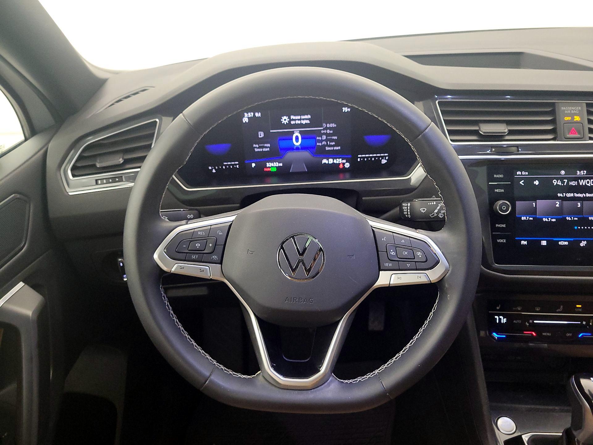 Thumbnail: 2023 Volkswagen Tiguan - 10