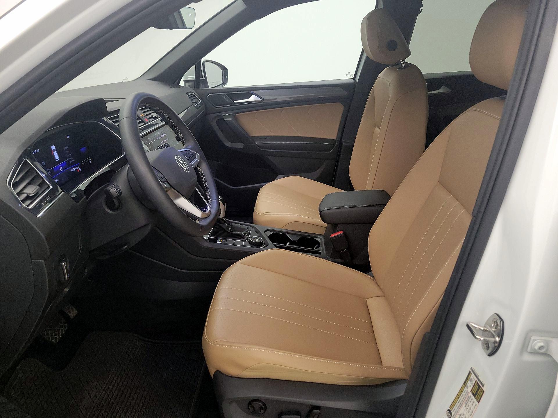 Thumbnail: 2023 Volkswagen Tiguan - 11