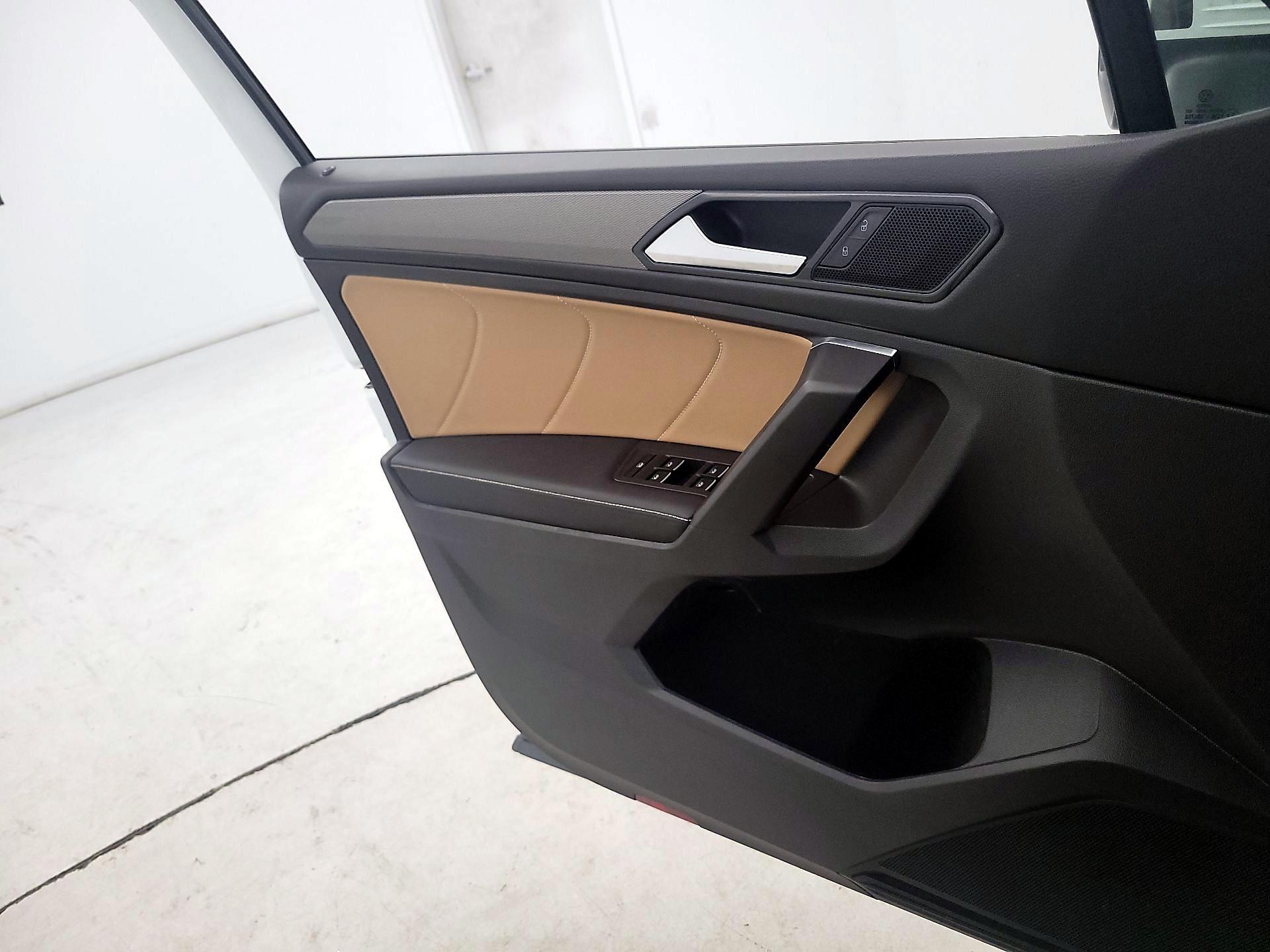 Thumbnail: 2023 Volkswagen Tiguan - 12