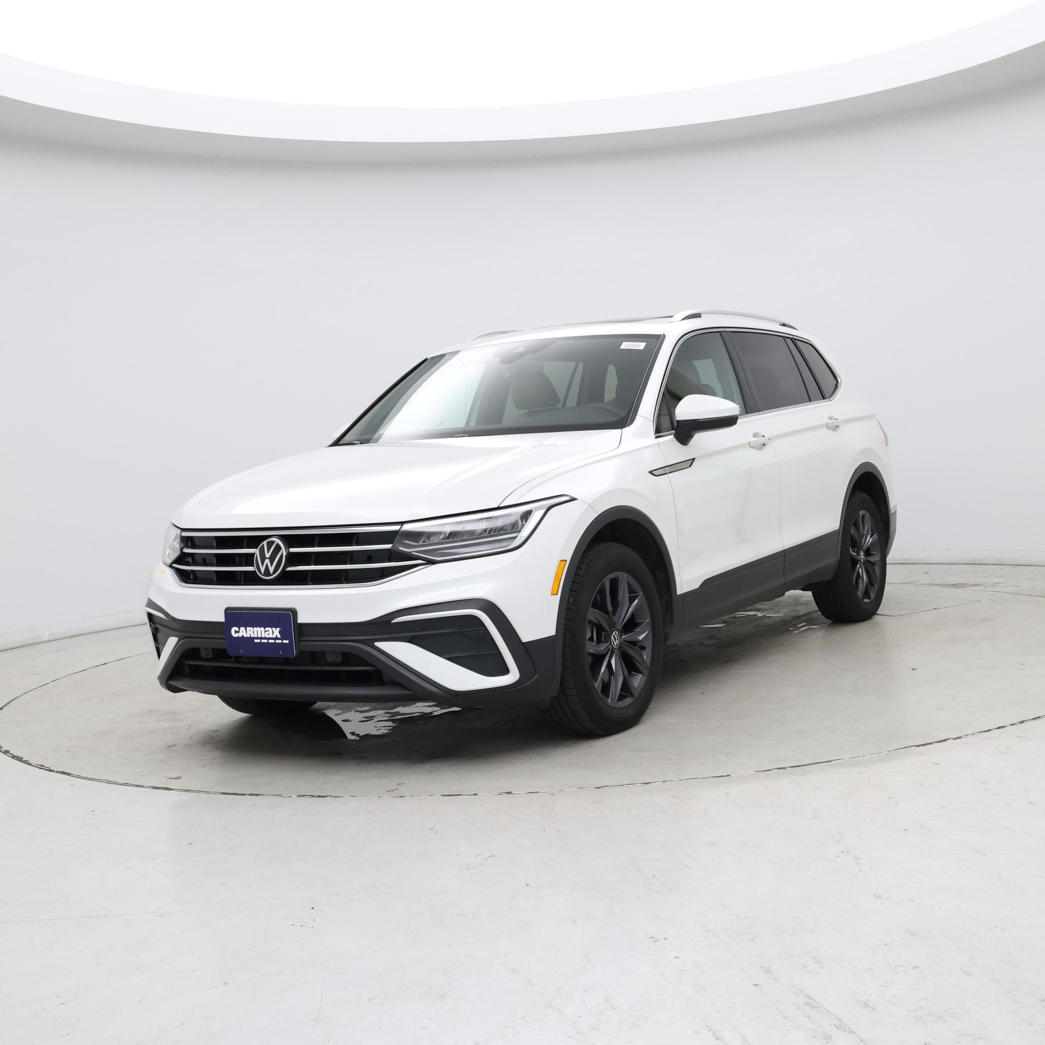 Thumbnail: 2023 Volkswagen Tiguan - 4