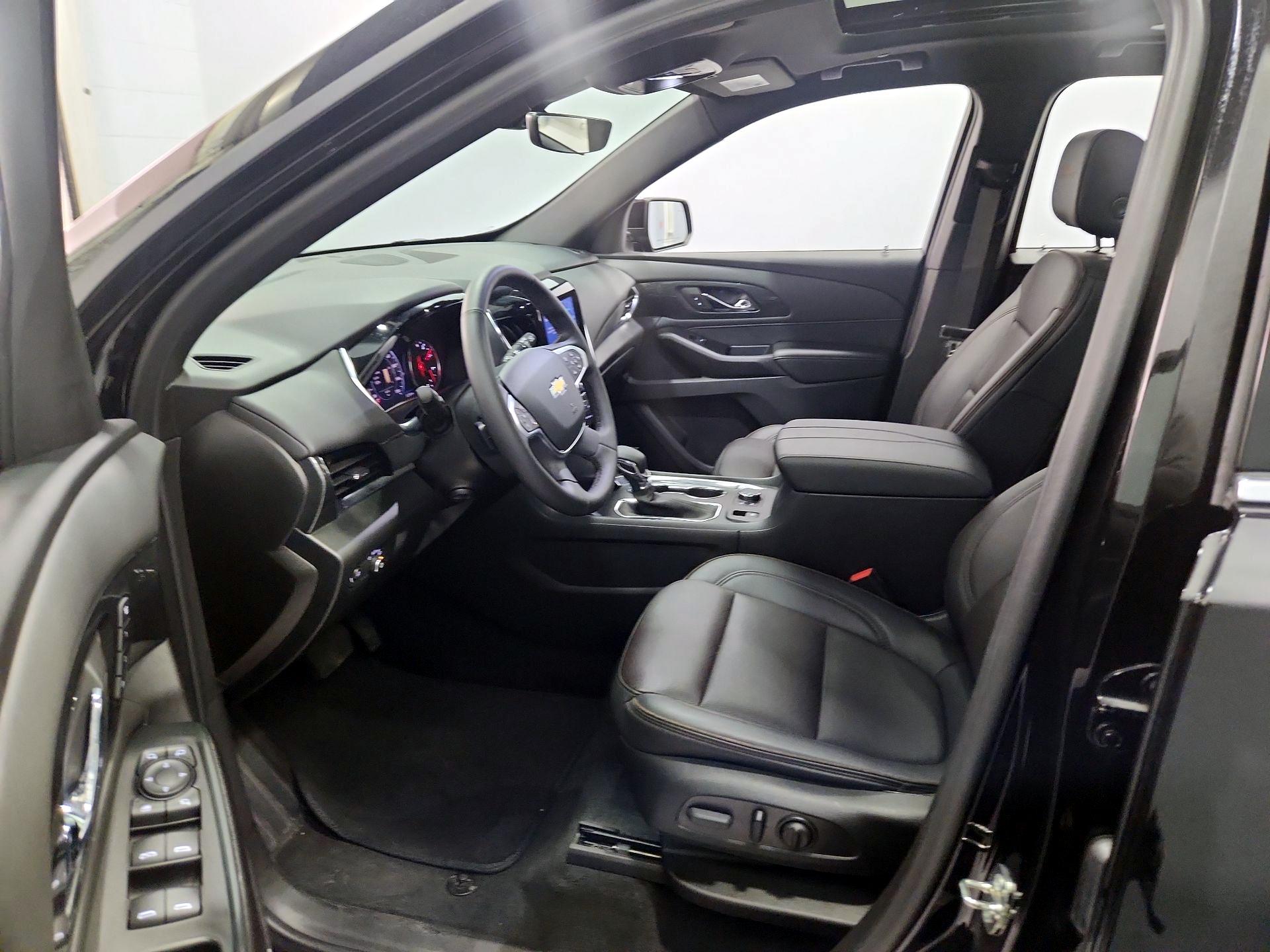 Thumbnail: 2023 Chevrolet Traverse - 11