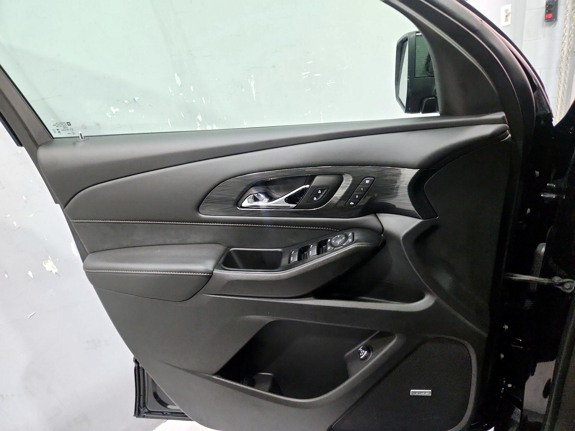 Thumbnail: 2023 Chevrolet Traverse - 12