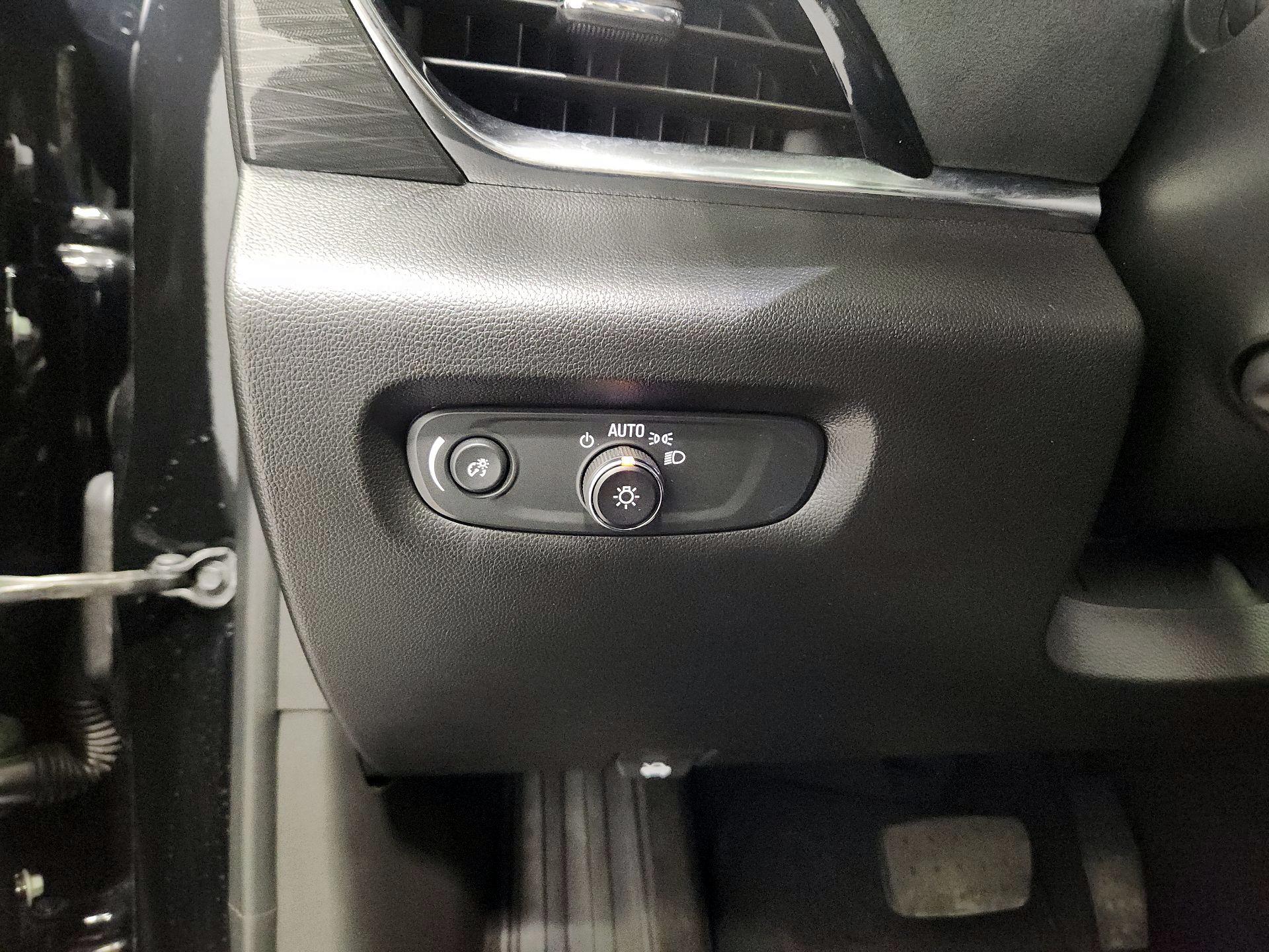 Thumbnail: 2023 Chevrolet Traverse - 13