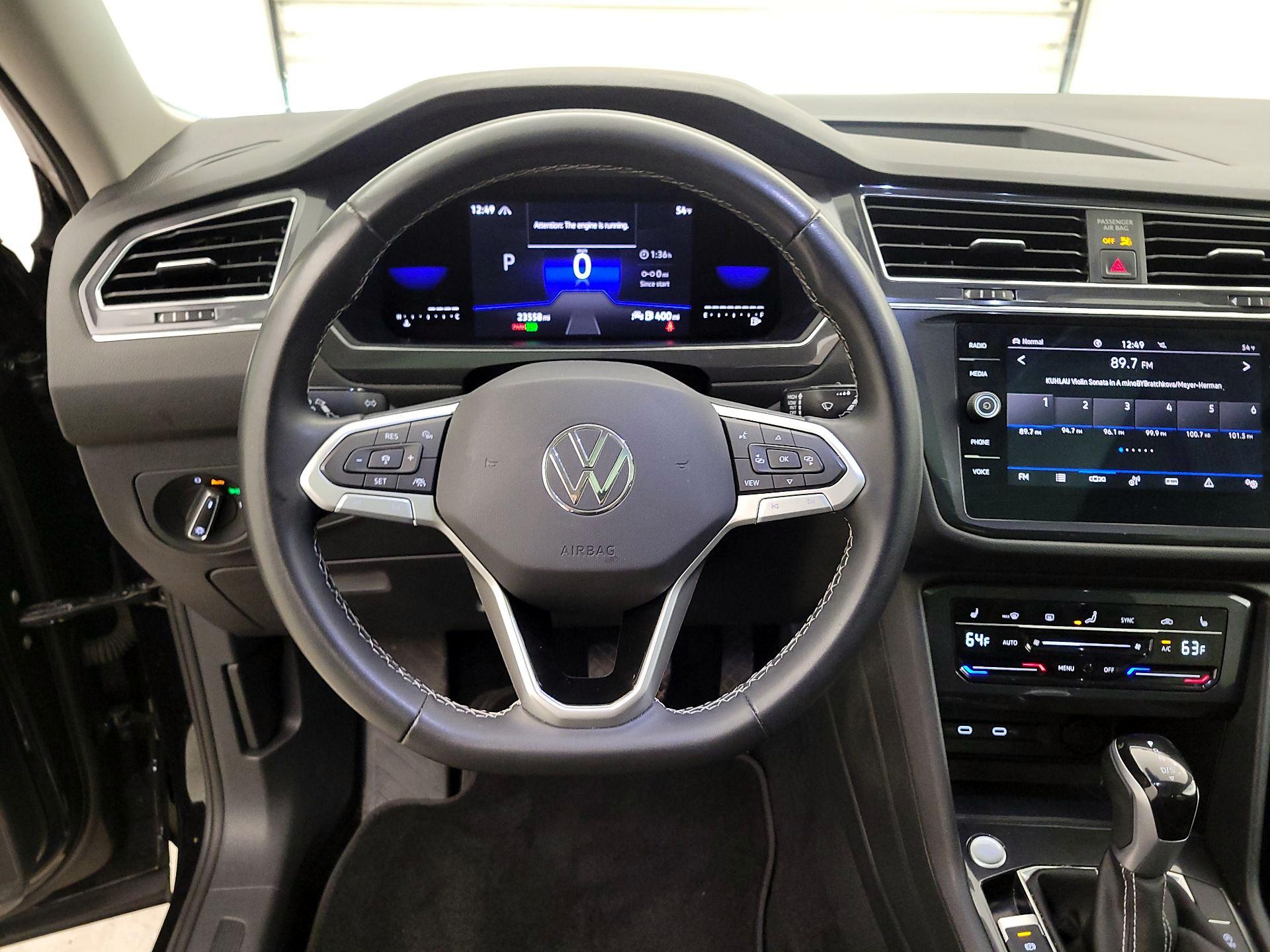 Thumbnail: 2023 Volkswagen Tiguan - 10