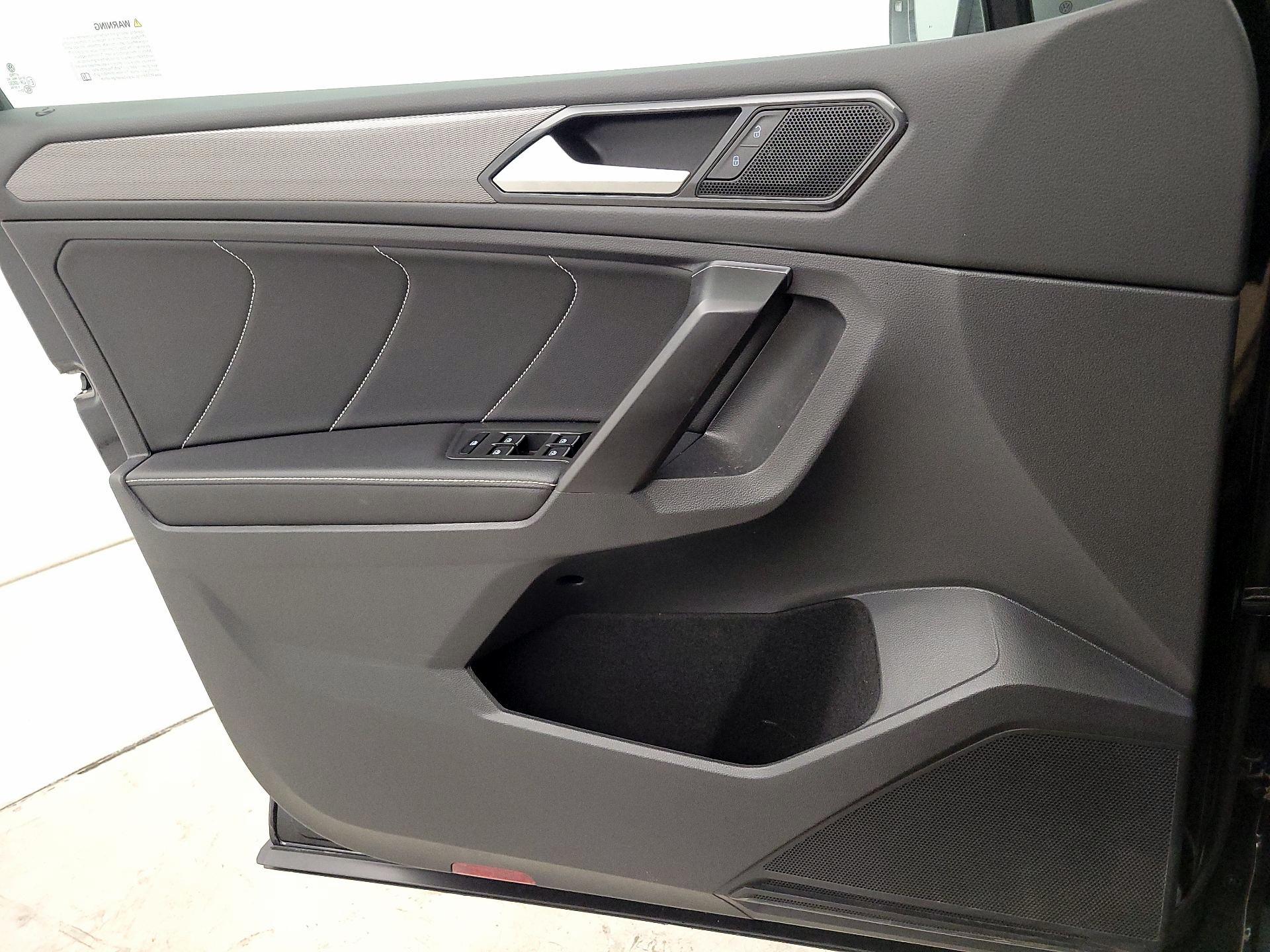 Thumbnail: 2023 Volkswagen Tiguan - 12