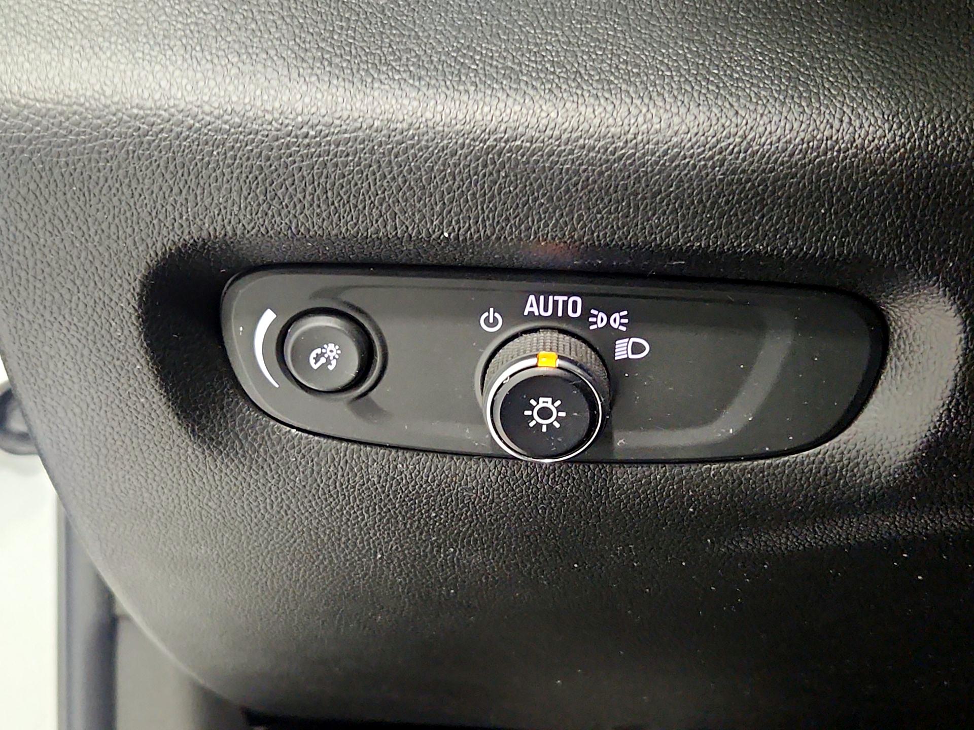 Thumbnail: 2022 Chevrolet Traverse - 13