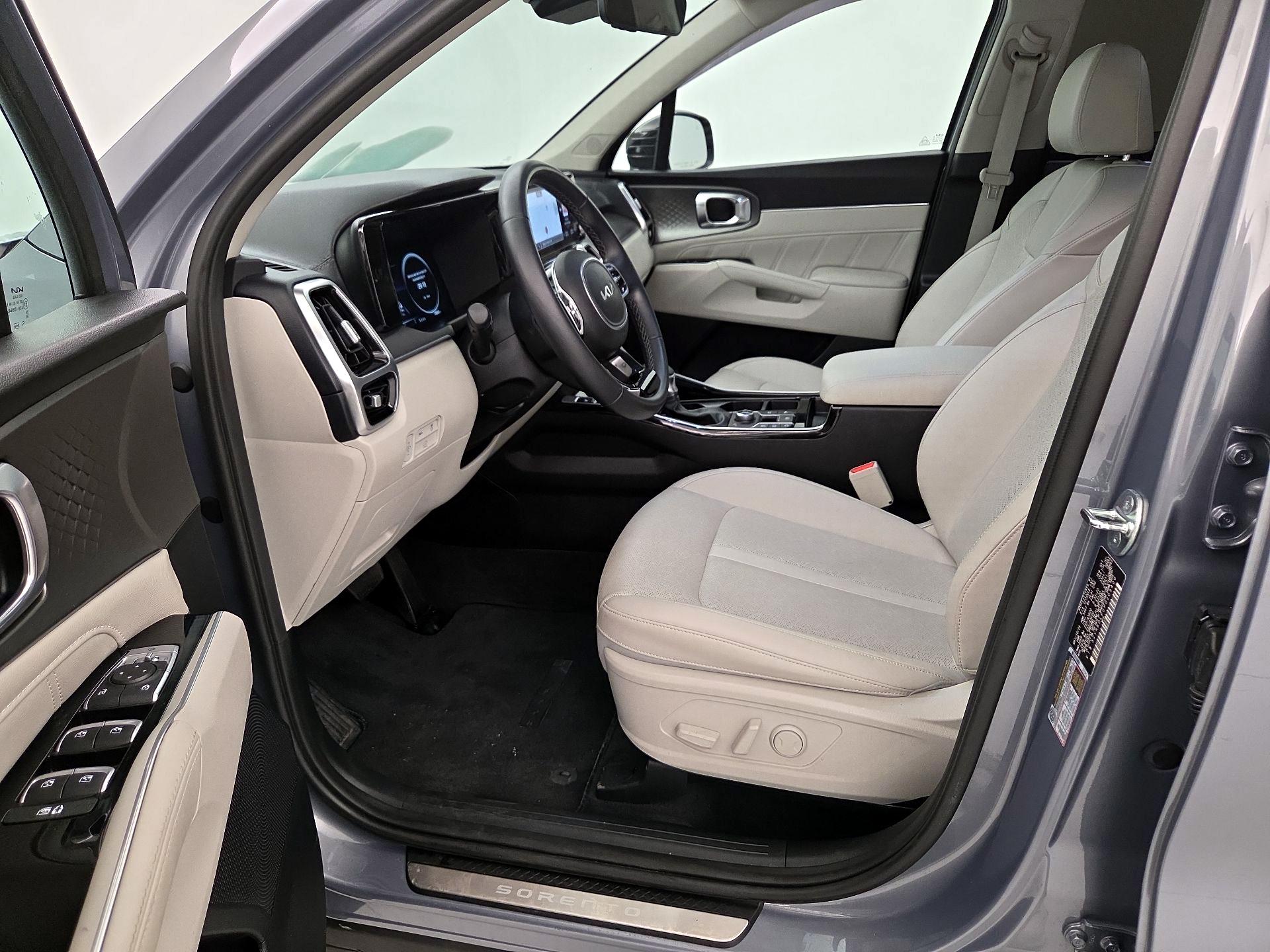 Thumbnail: 2023 Kia Sorento - 11