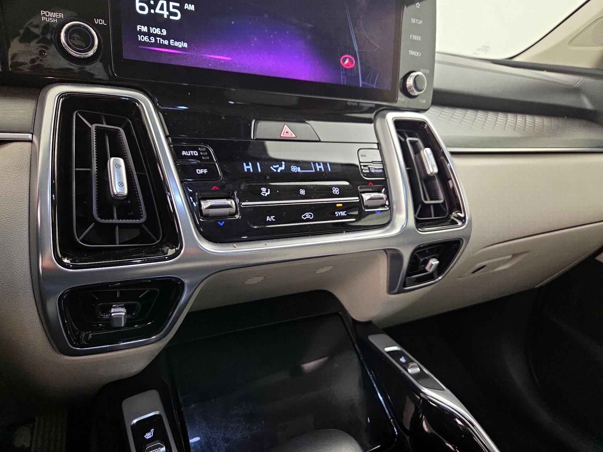 Thumbnail: 2023 Kia Sorento - 17