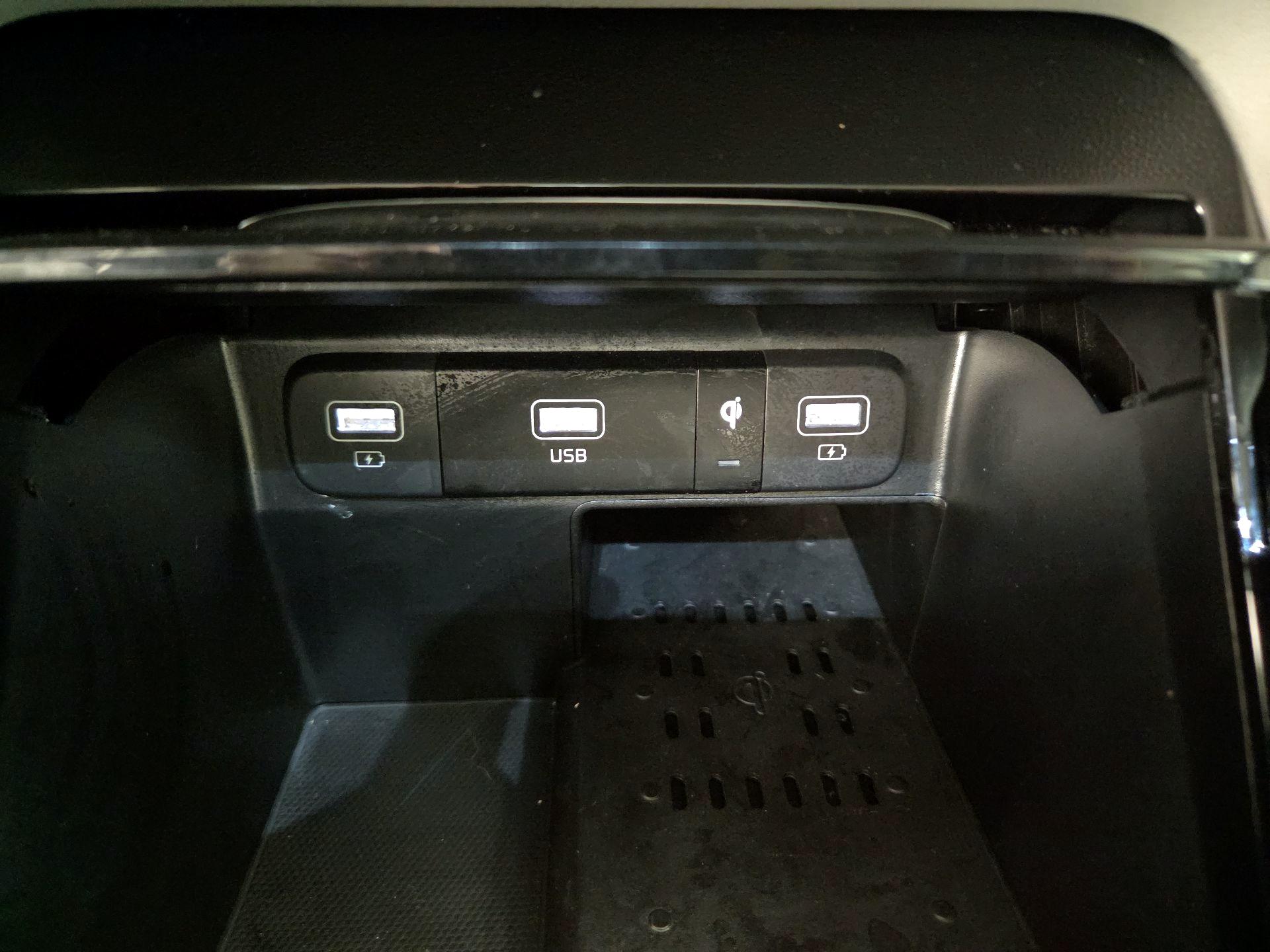 Thumbnail: 2023 Kia Sorento - 19