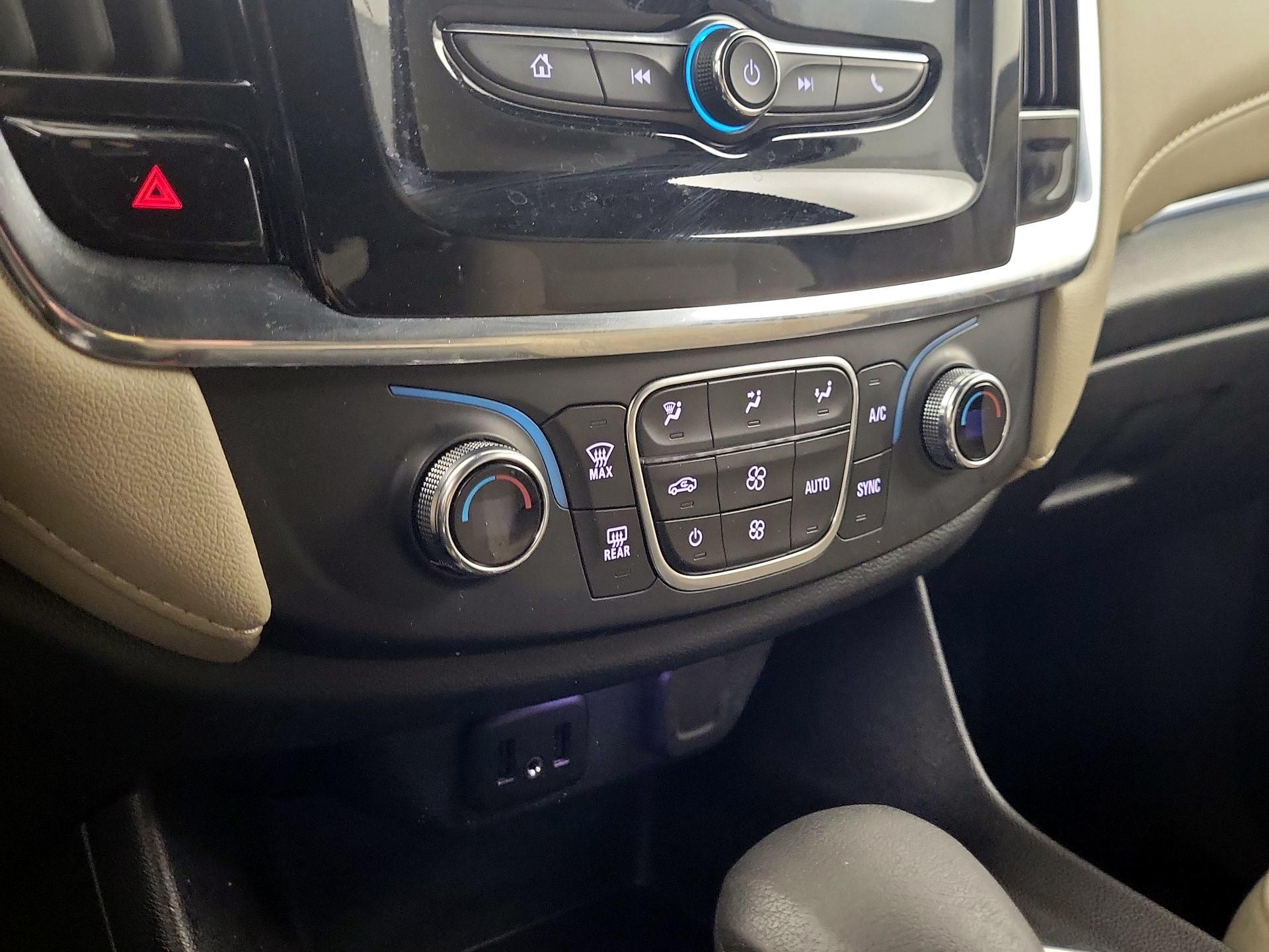 Thumbnail: 2023 Chevrolet Traverse - 14