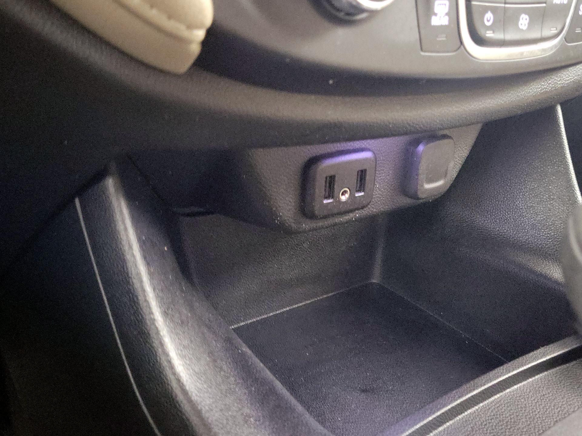 Thumbnail: 2023 Chevrolet Traverse - 16