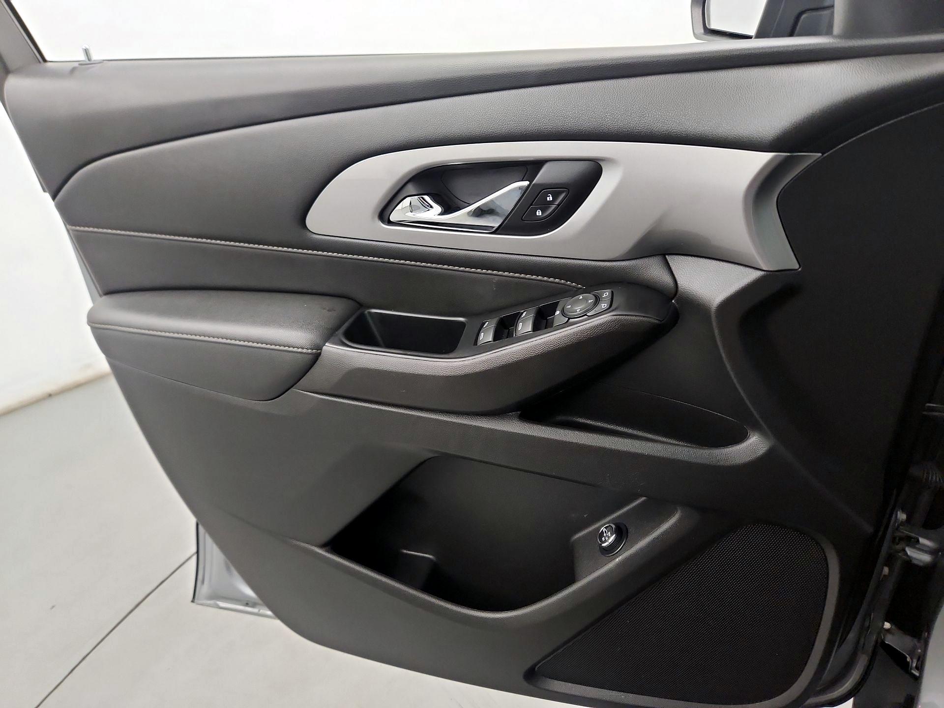 Thumbnail: 2023 Chevrolet Traverse - 10