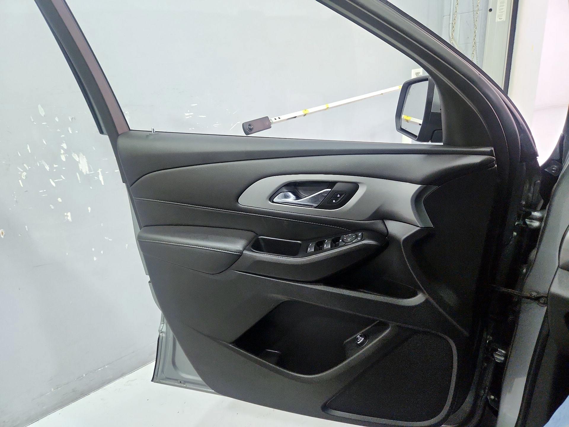 Thumbnail: 2023 Chevrolet Traverse - 12