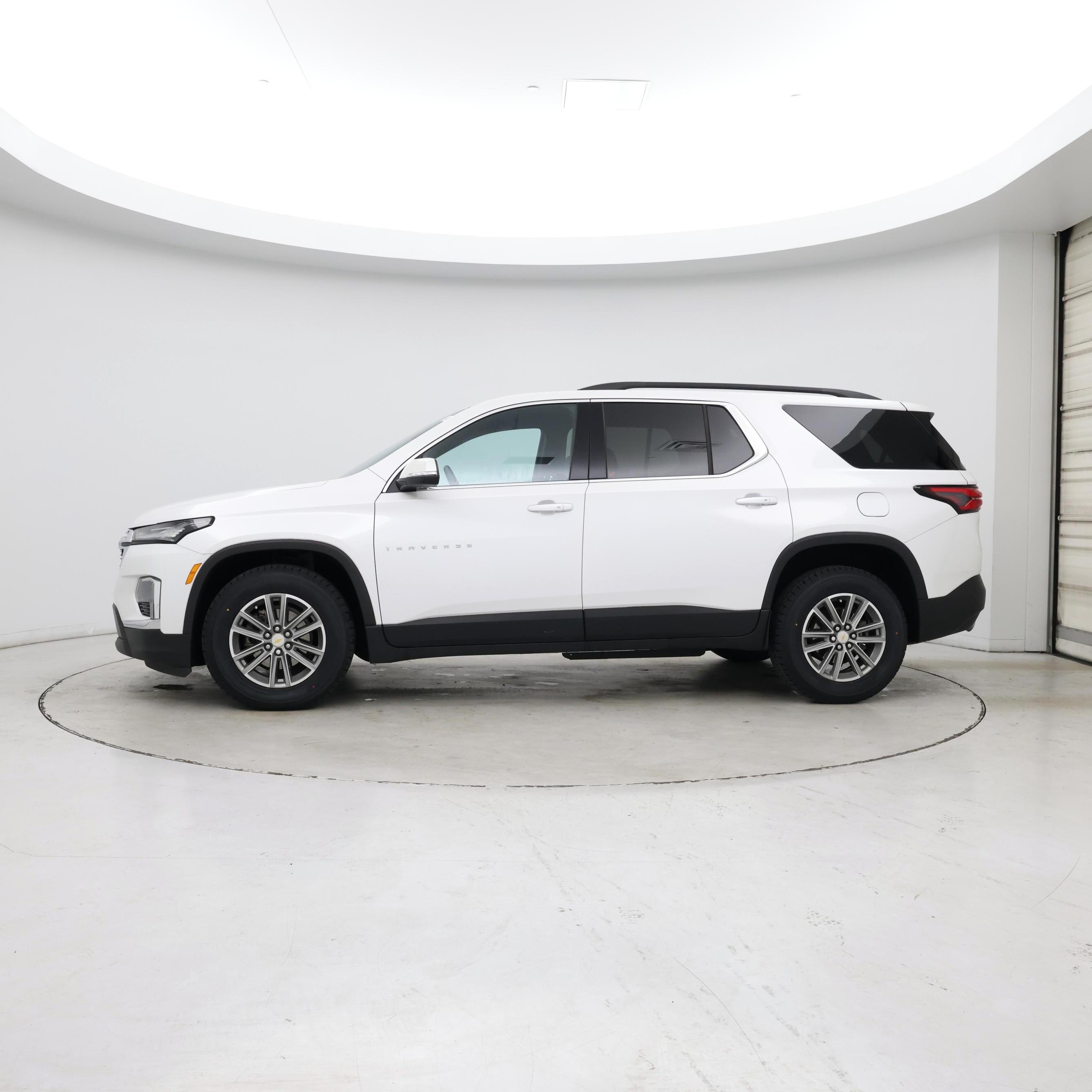 Thumbnail: 2023 Chevrolet Traverse - 3