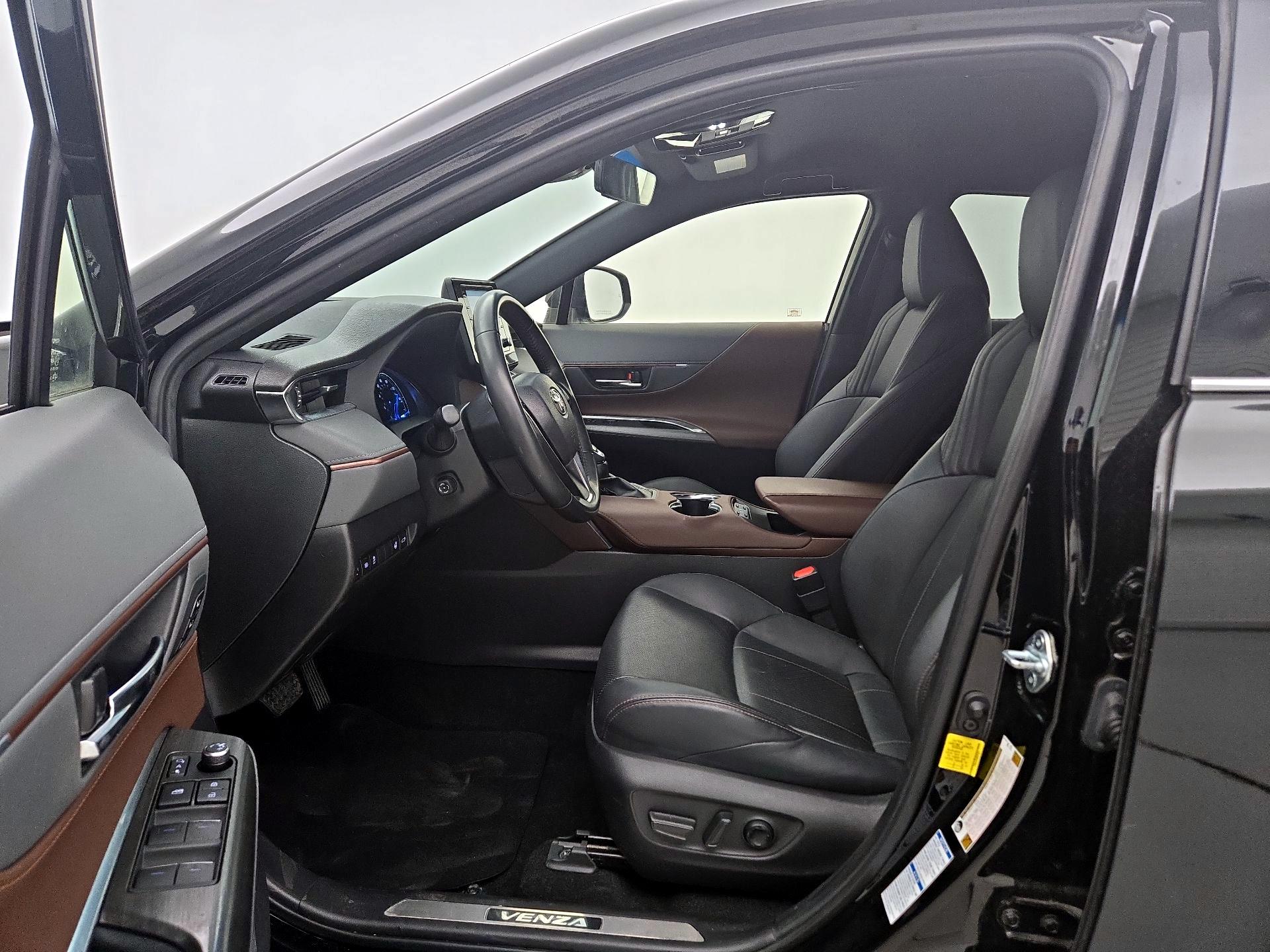 Thumbnail: 2021 Toyota Venza - 11