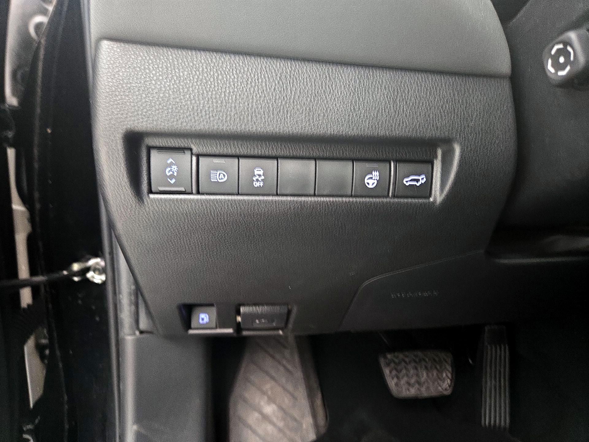 Thumbnail: 2021 Toyota Venza - 13