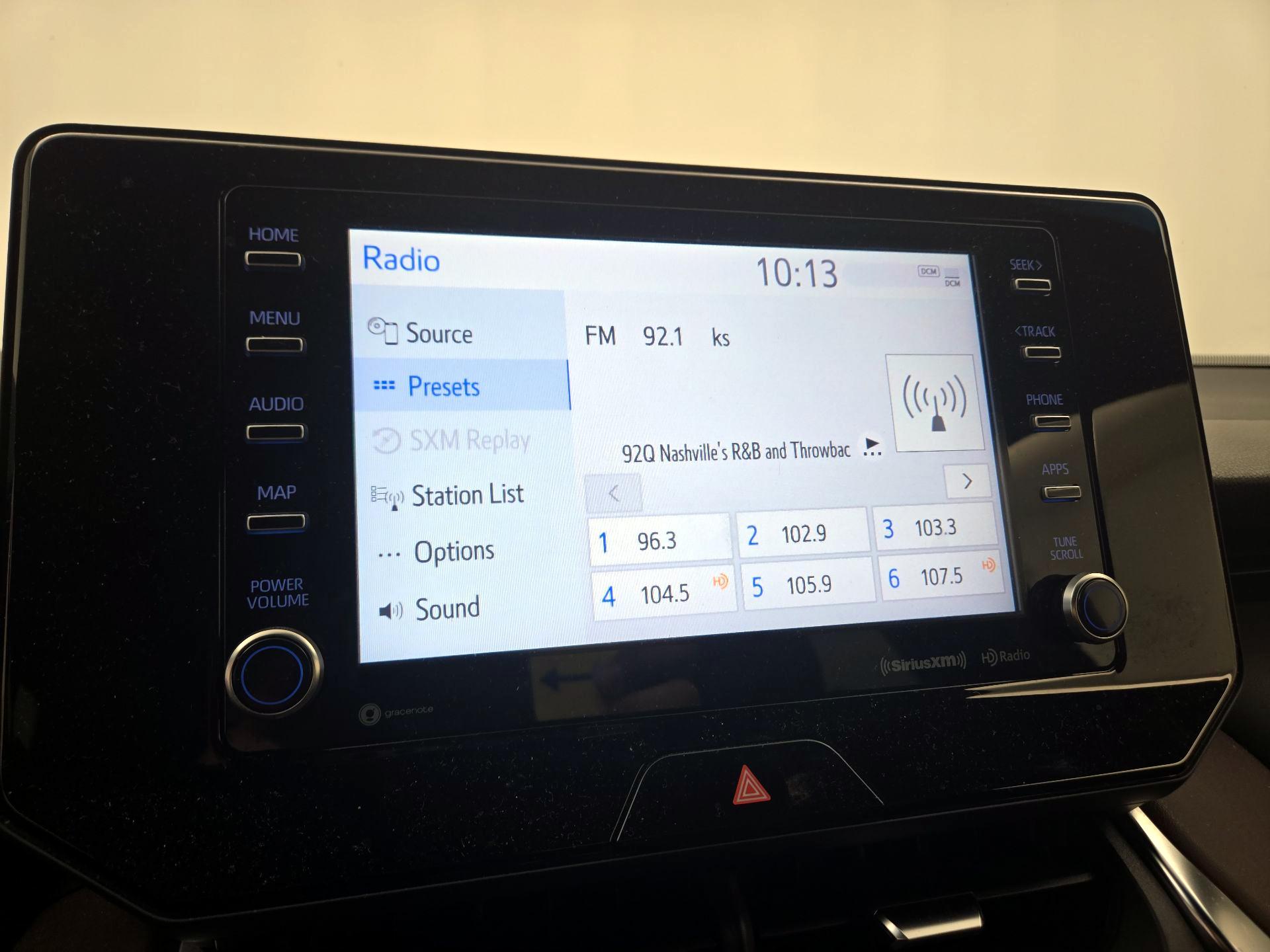 Thumbnail: 2021 Toyota Venza - 16