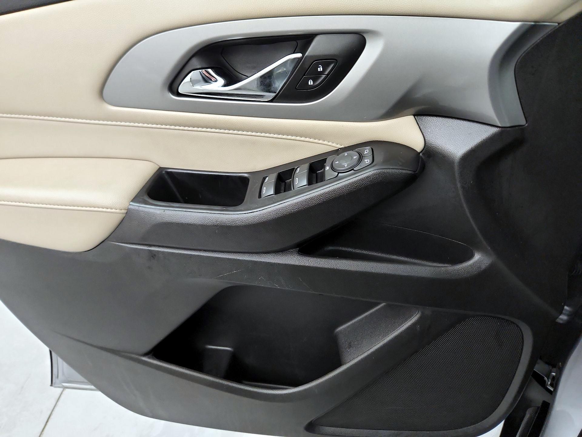 Thumbnail: 2023 Chevrolet Traverse - 10