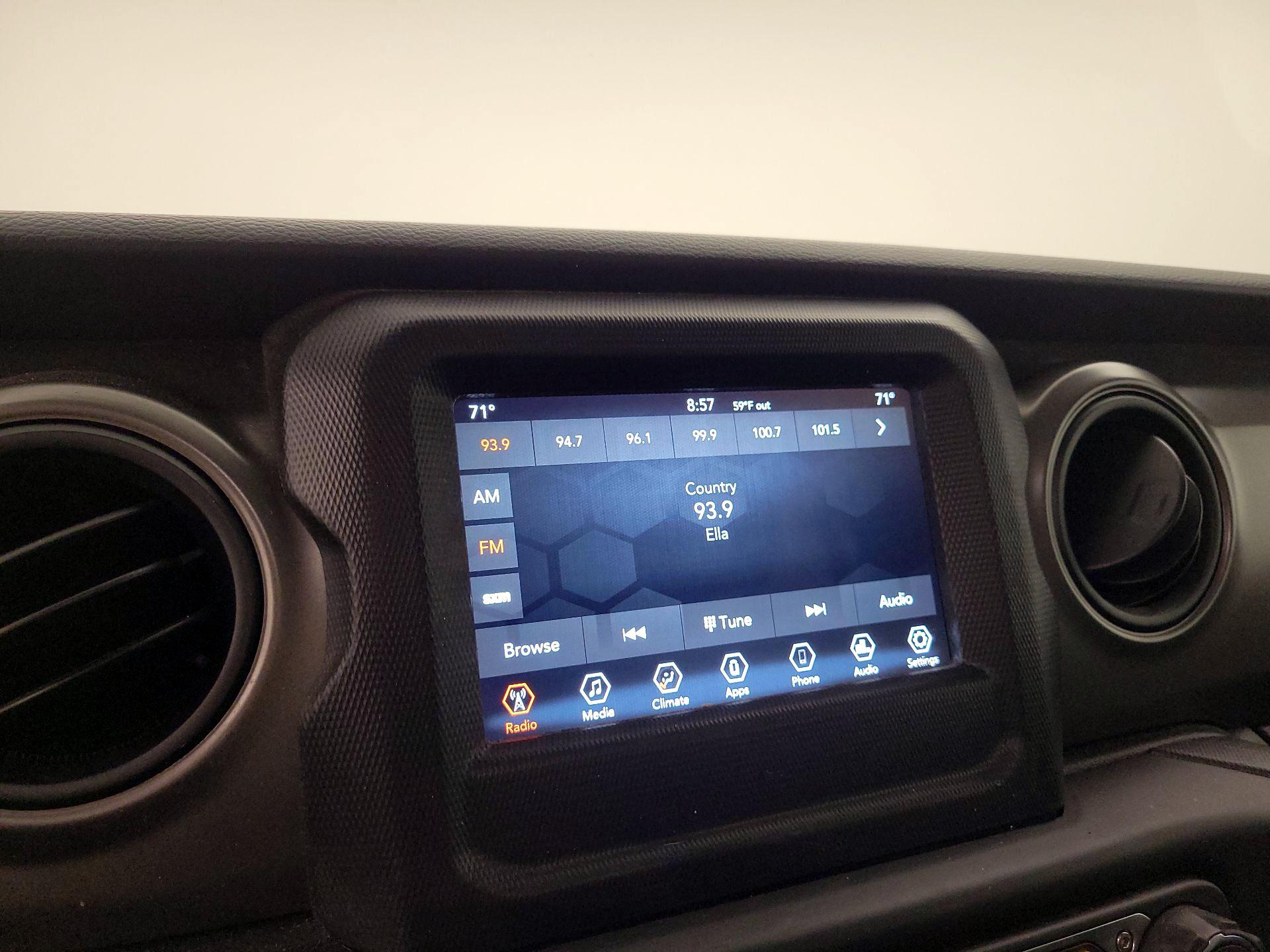 Thumbnail: 2022 Jeep Wrangler - 15