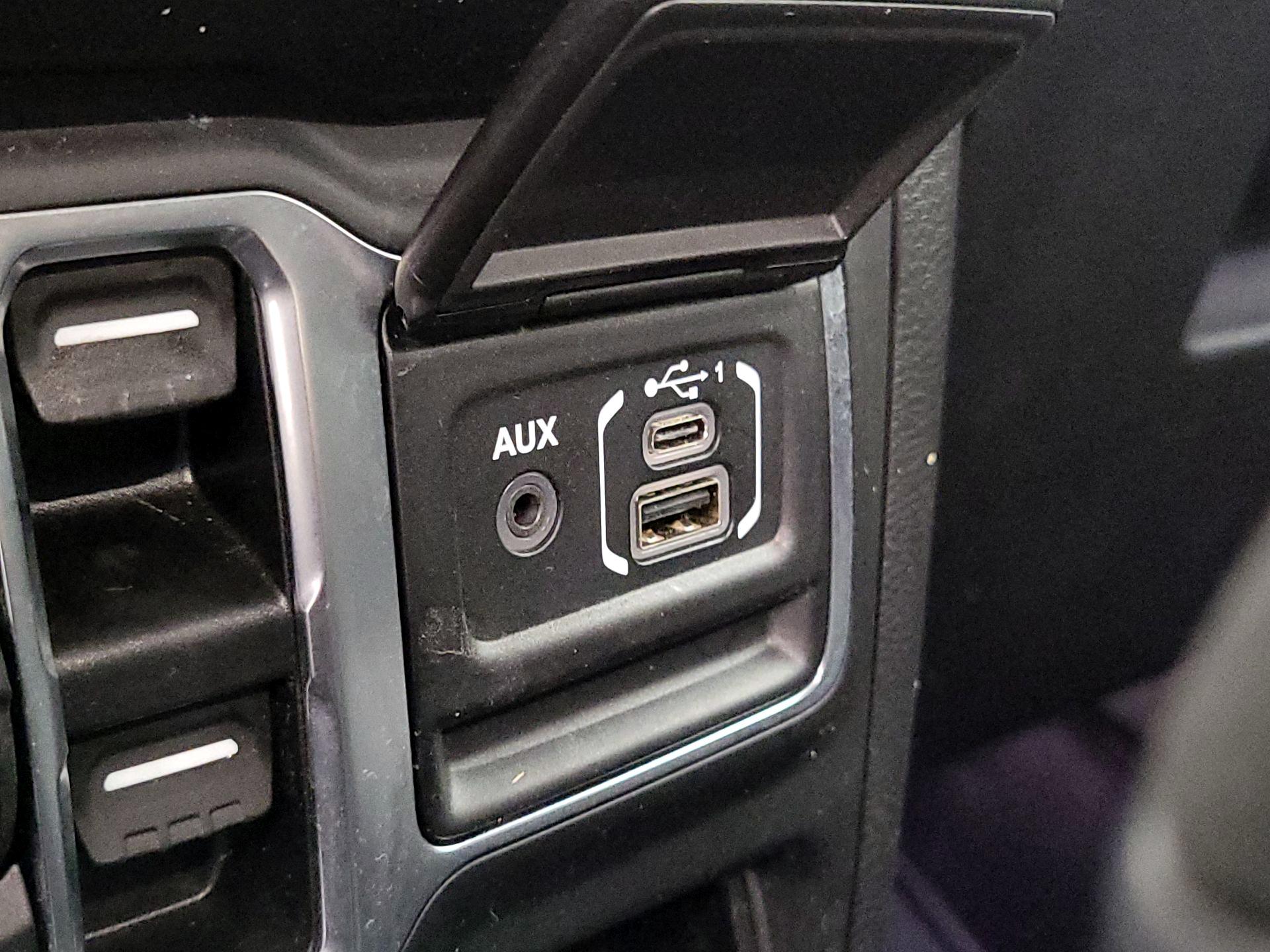 Thumbnail: 2022 Jeep Wrangler - 18