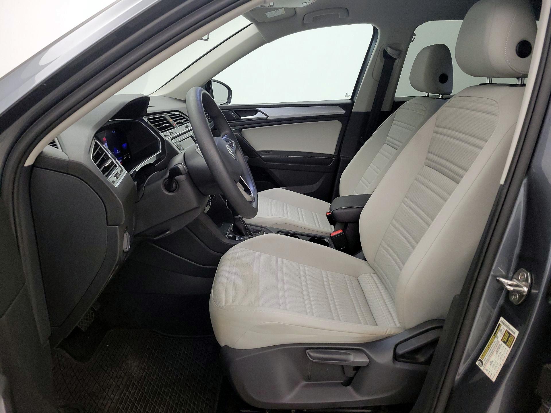 Thumbnail: 2022 Volkswagen Tiguan - 11