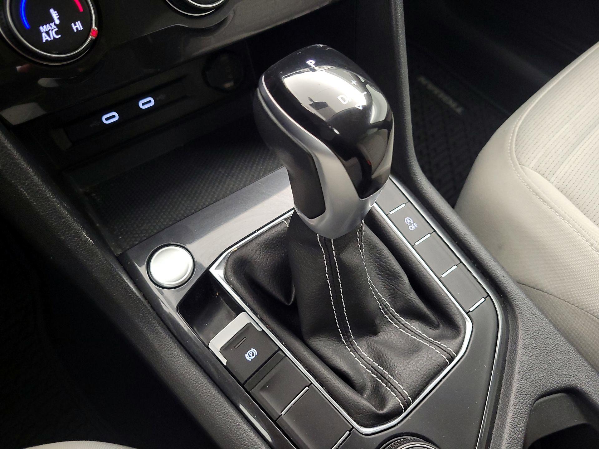 Thumbnail: 2022 Volkswagen Tiguan - 17