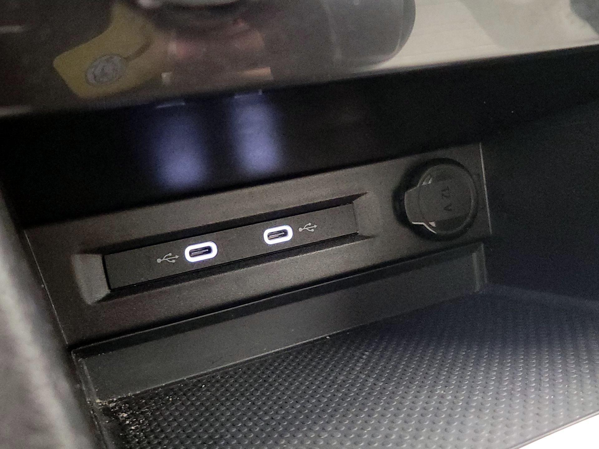 Thumbnail: 2022 Volkswagen Tiguan - 18