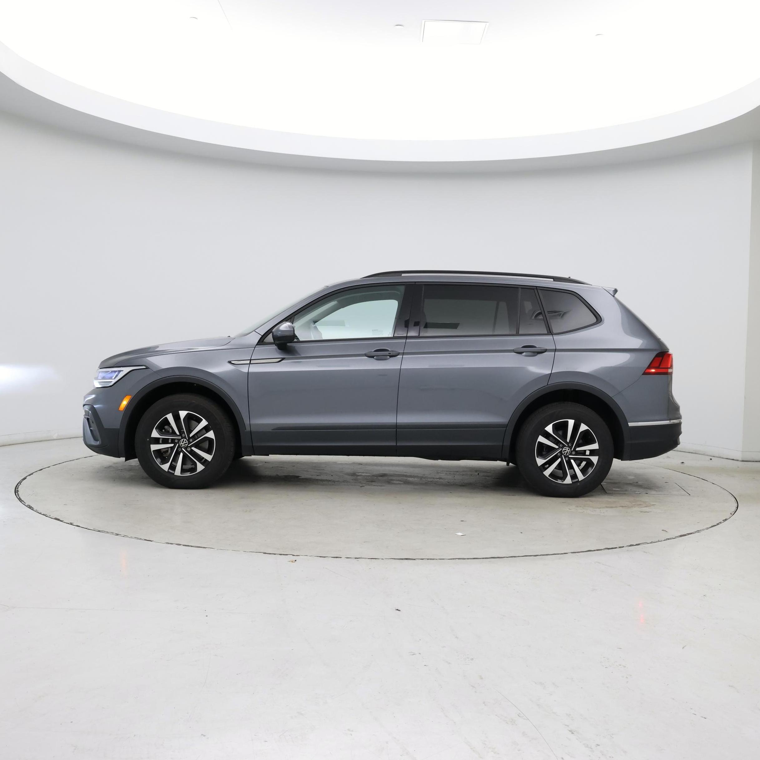 Thumbnail: 2022 Volkswagen Tiguan - 3