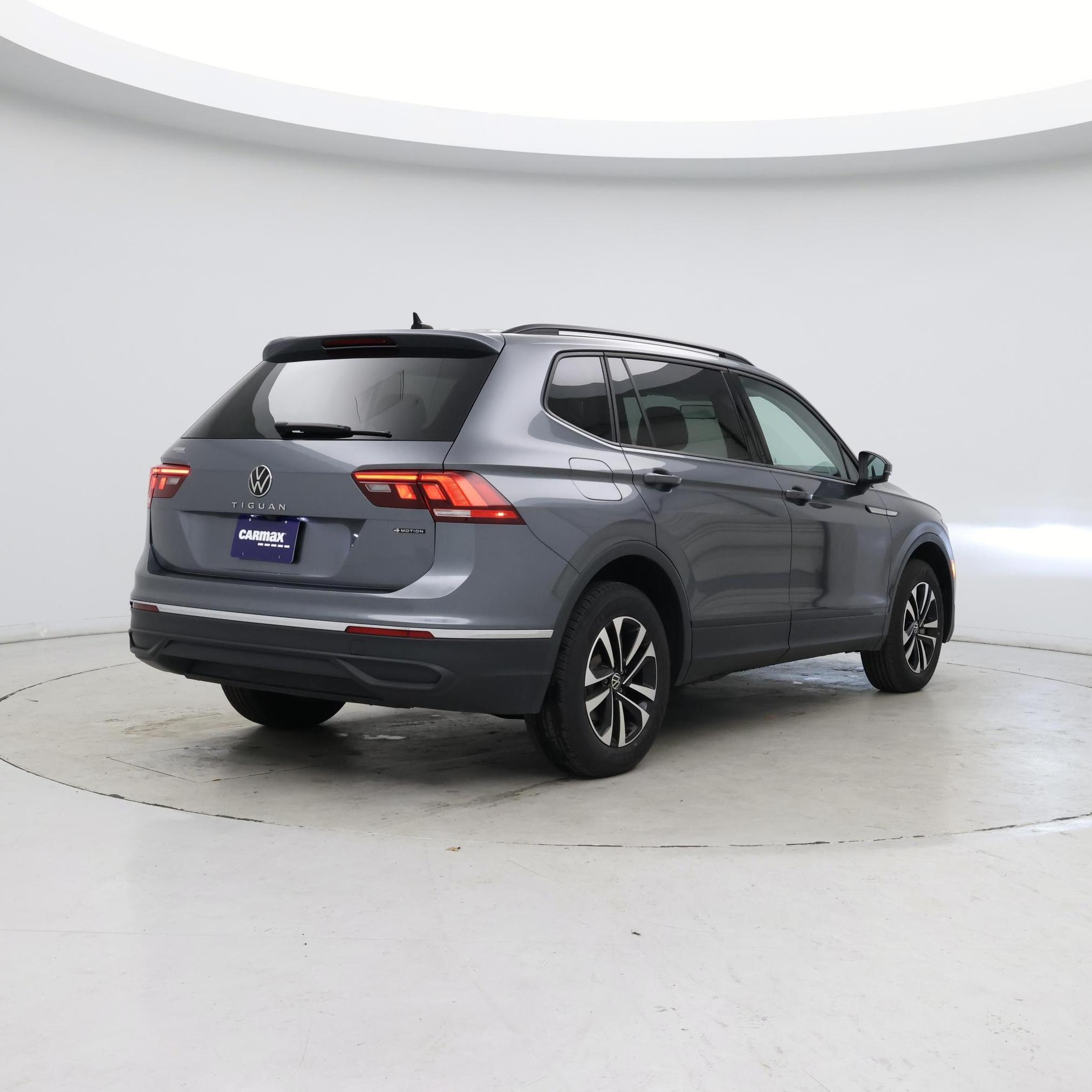 Thumbnail: 2022 Volkswagen Tiguan - 8