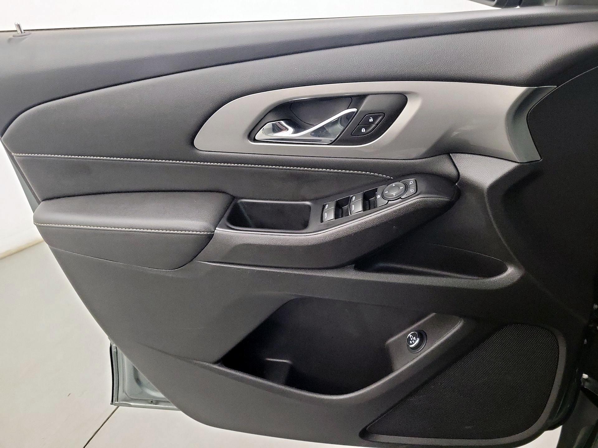 Thumbnail: 2023 Chevrolet Traverse - 10