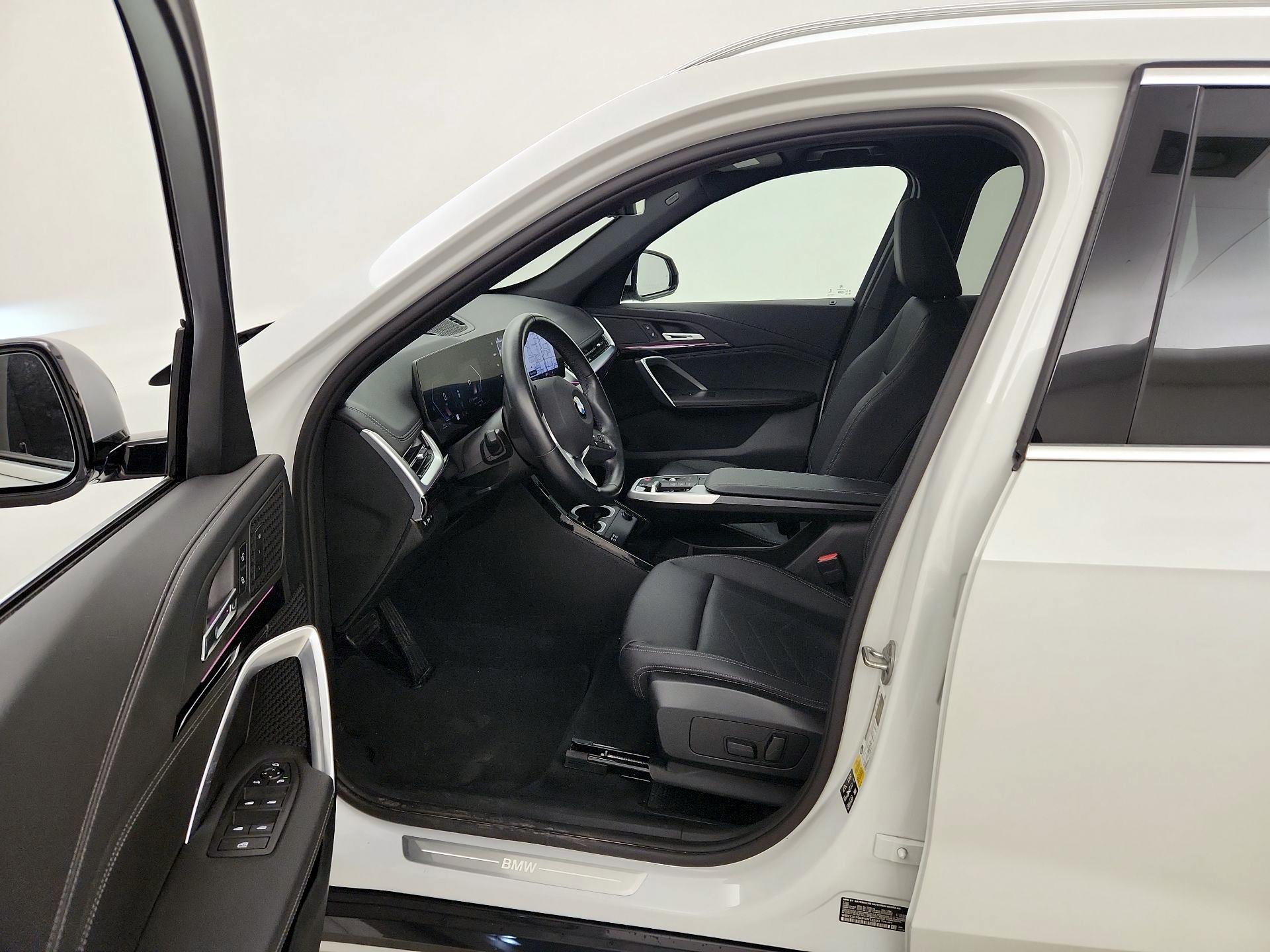 Thumbnail: 2023 BMW X1 - 11