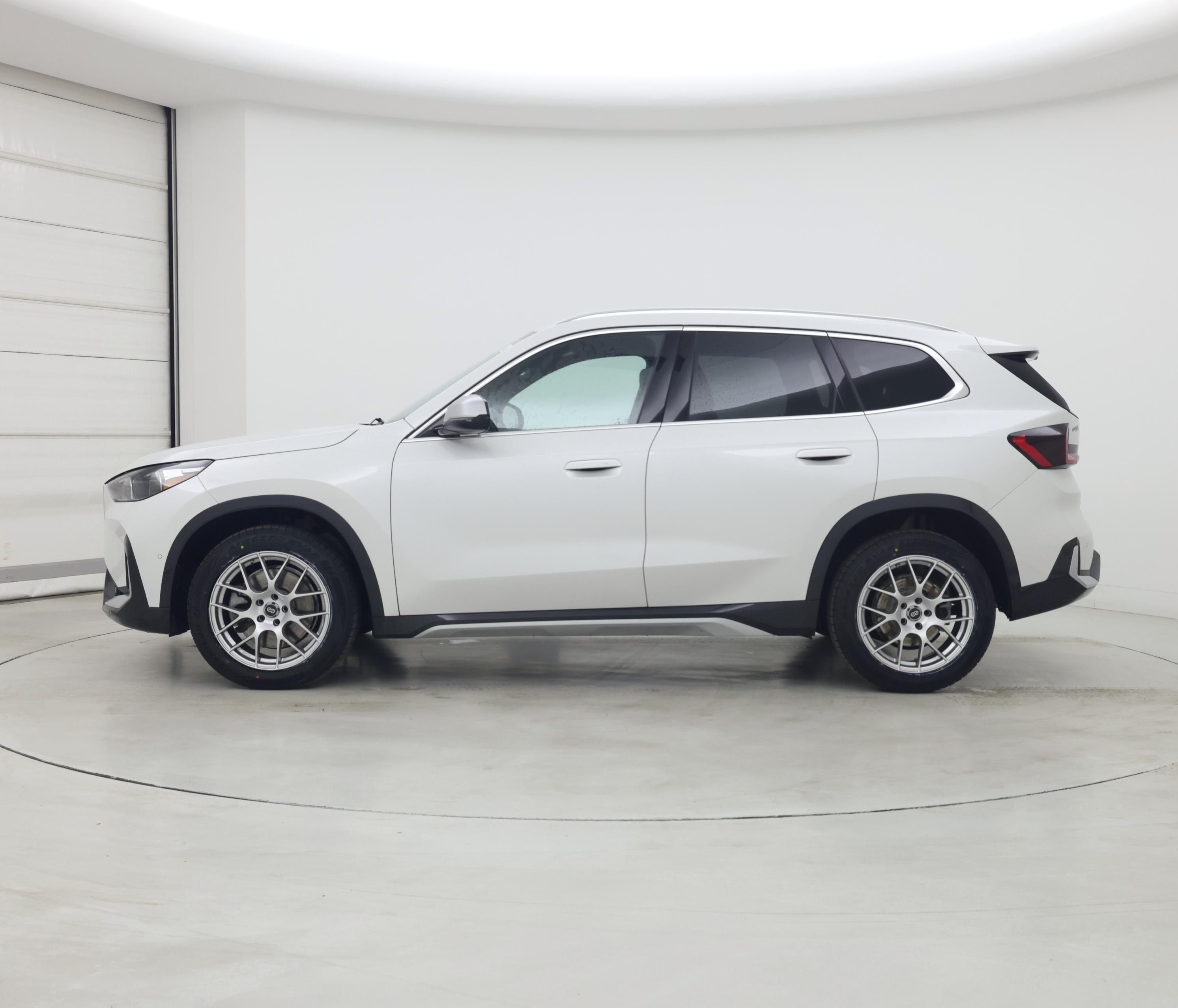 Thumbnail: 2023 BMW X1 - 3