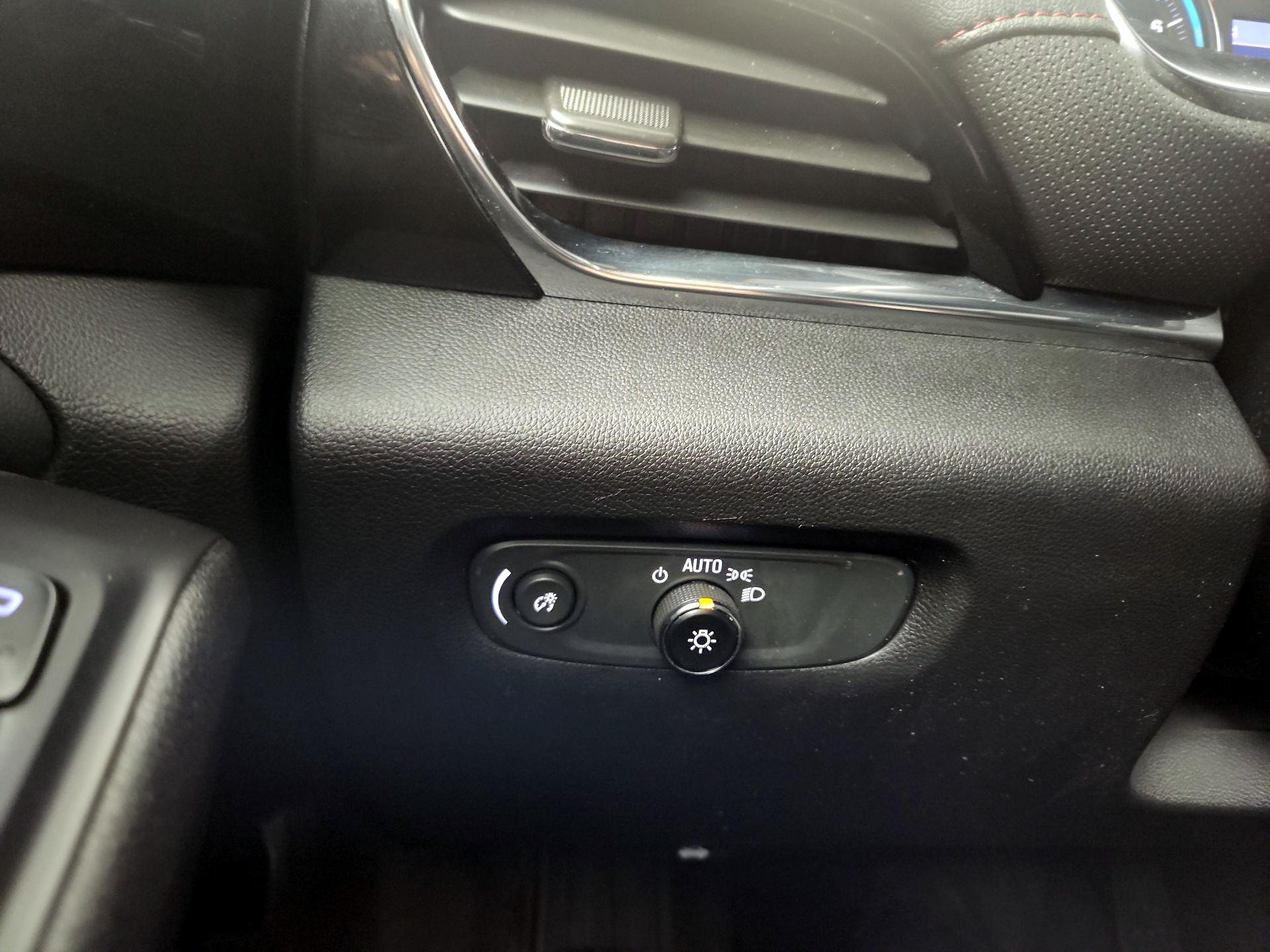 Thumbnail: 2023 Chevrolet Traverse - 11