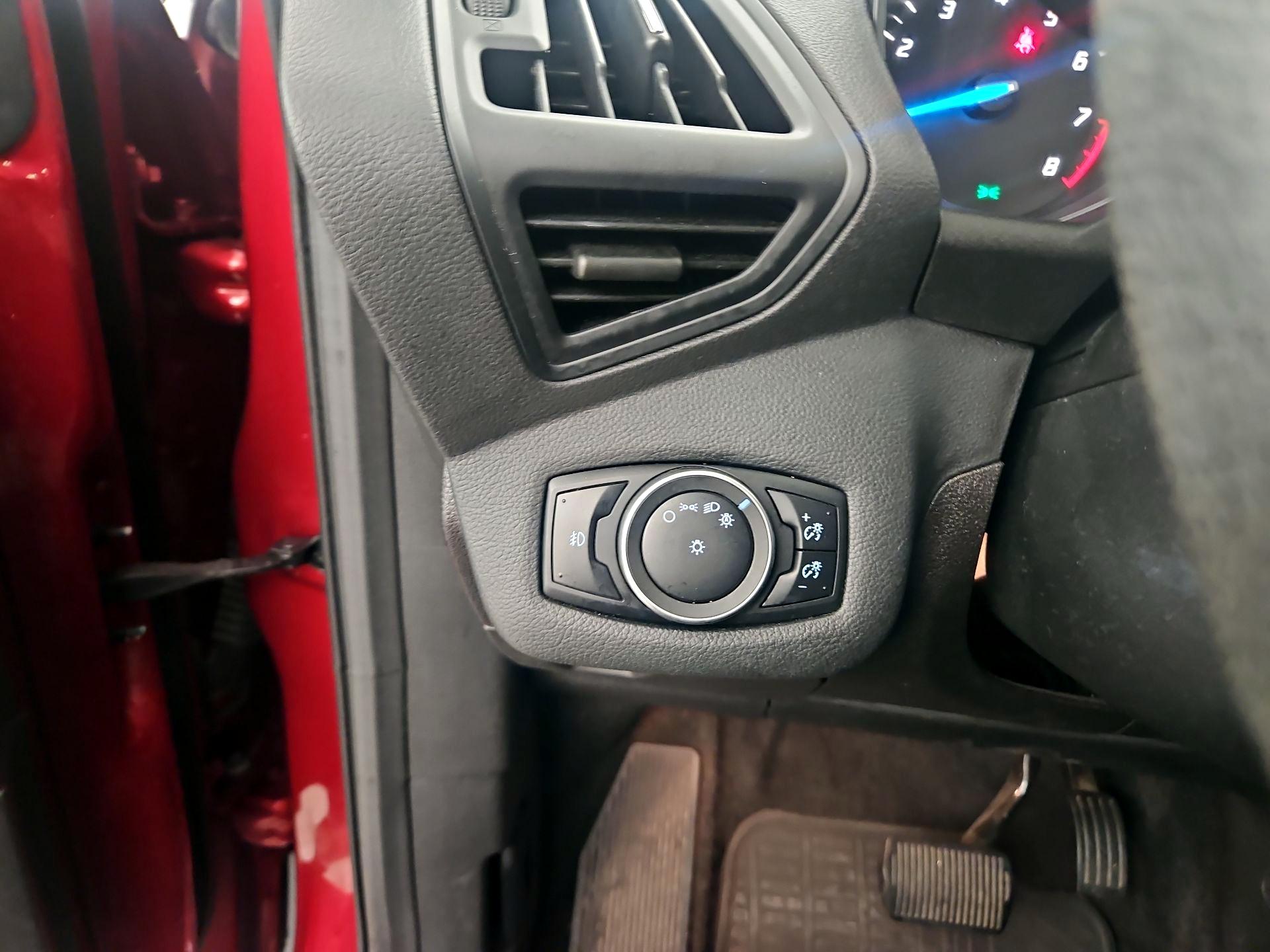 Thumbnail: 2015 Ford Escape - 13