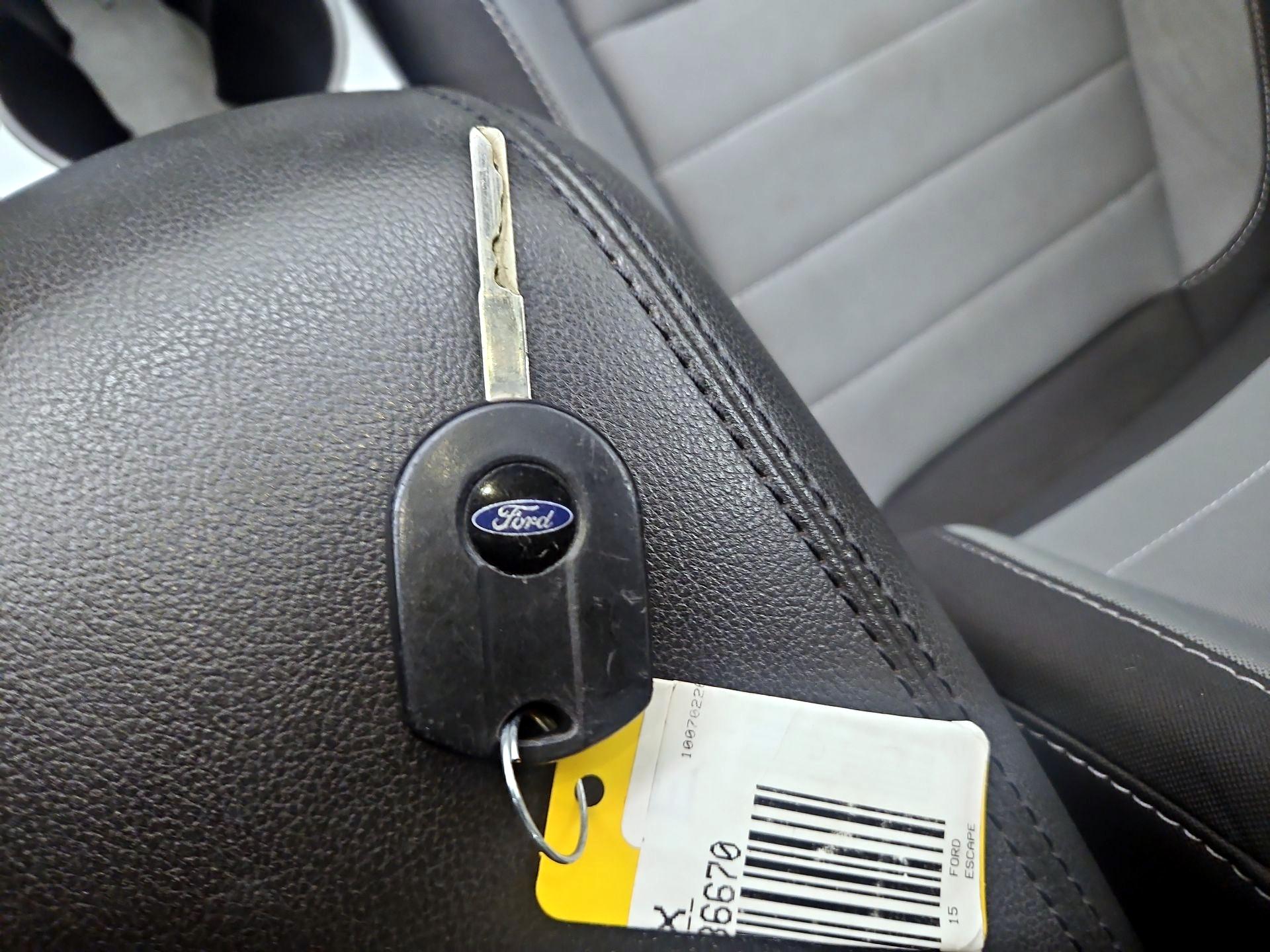 Thumbnail: 2015 Ford Escape - 20