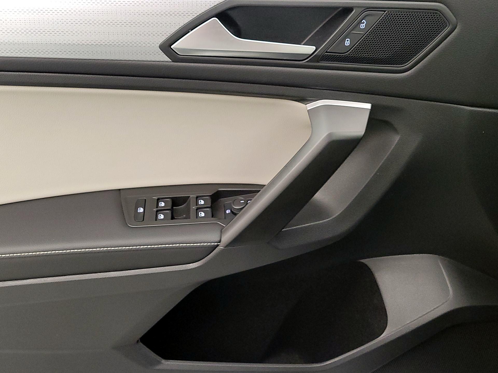 Thumbnail: 2024 Volkswagen Tiguan - 12