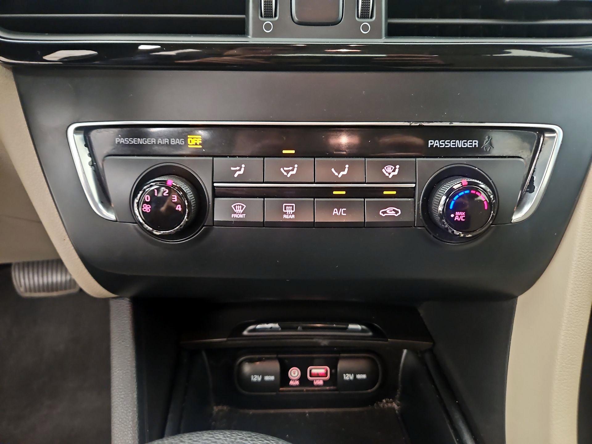 Thumbnail: 2016 Kia Optima - 16