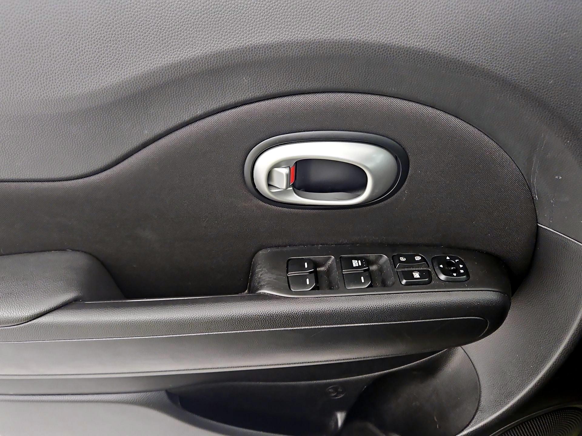 Thumbnail: 2016 Kia Soul - 12