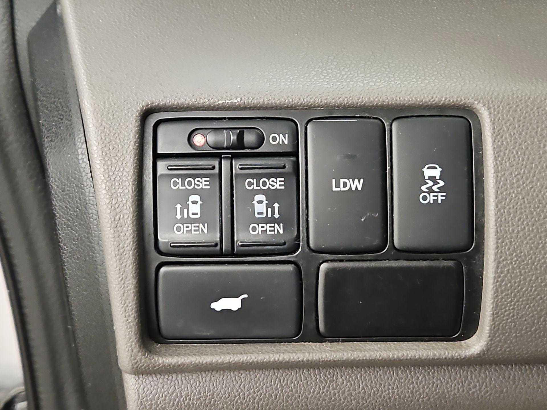 Thumbnail: 2015 Honda Odyssey - 13