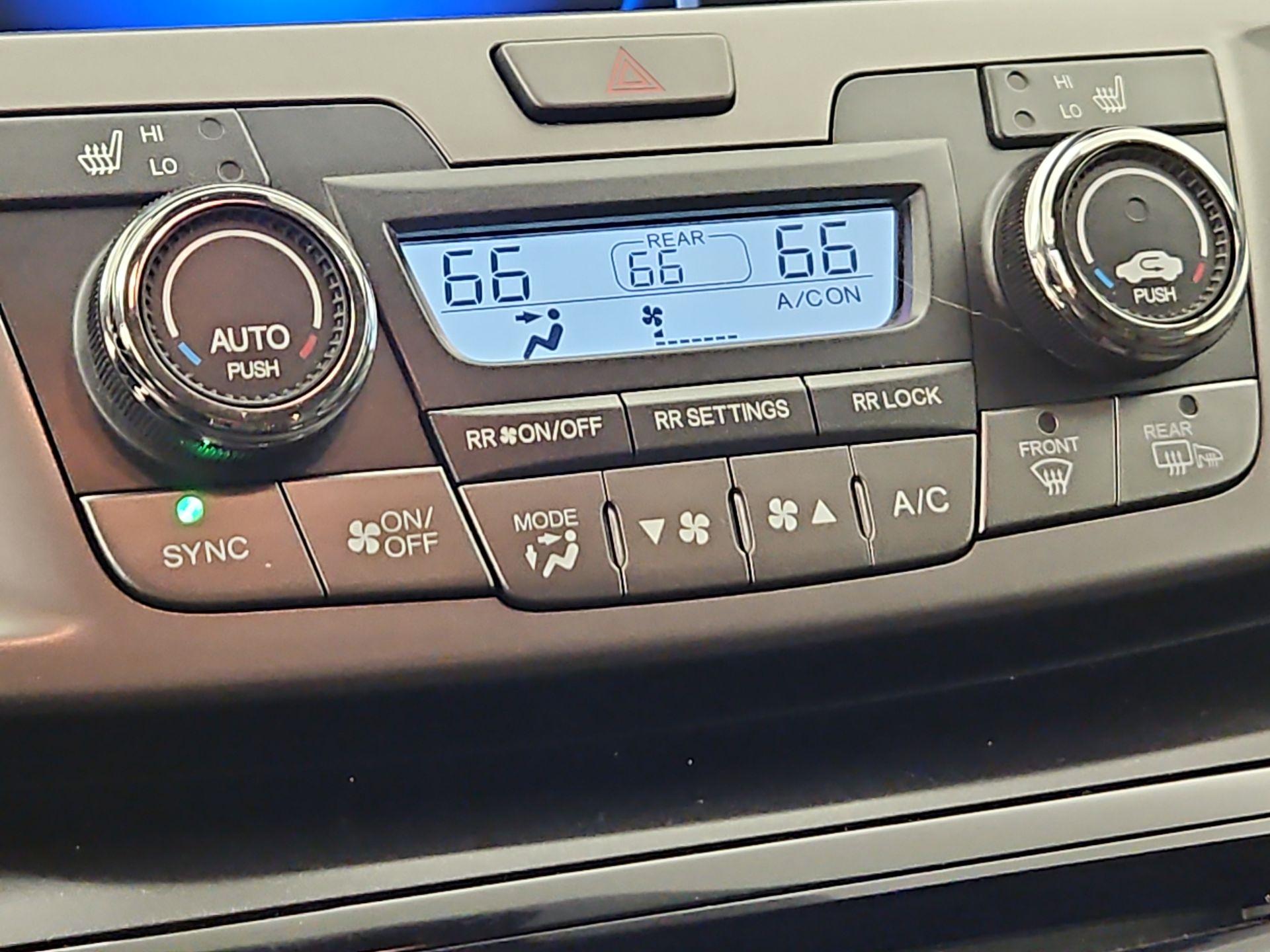 Thumbnail: 2015 Honda Odyssey - 16